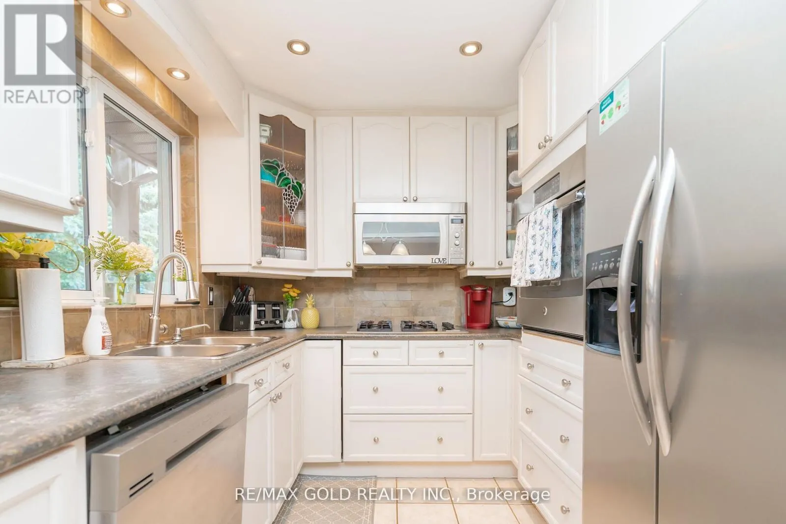 23 EDGEBROOK CRESCENT