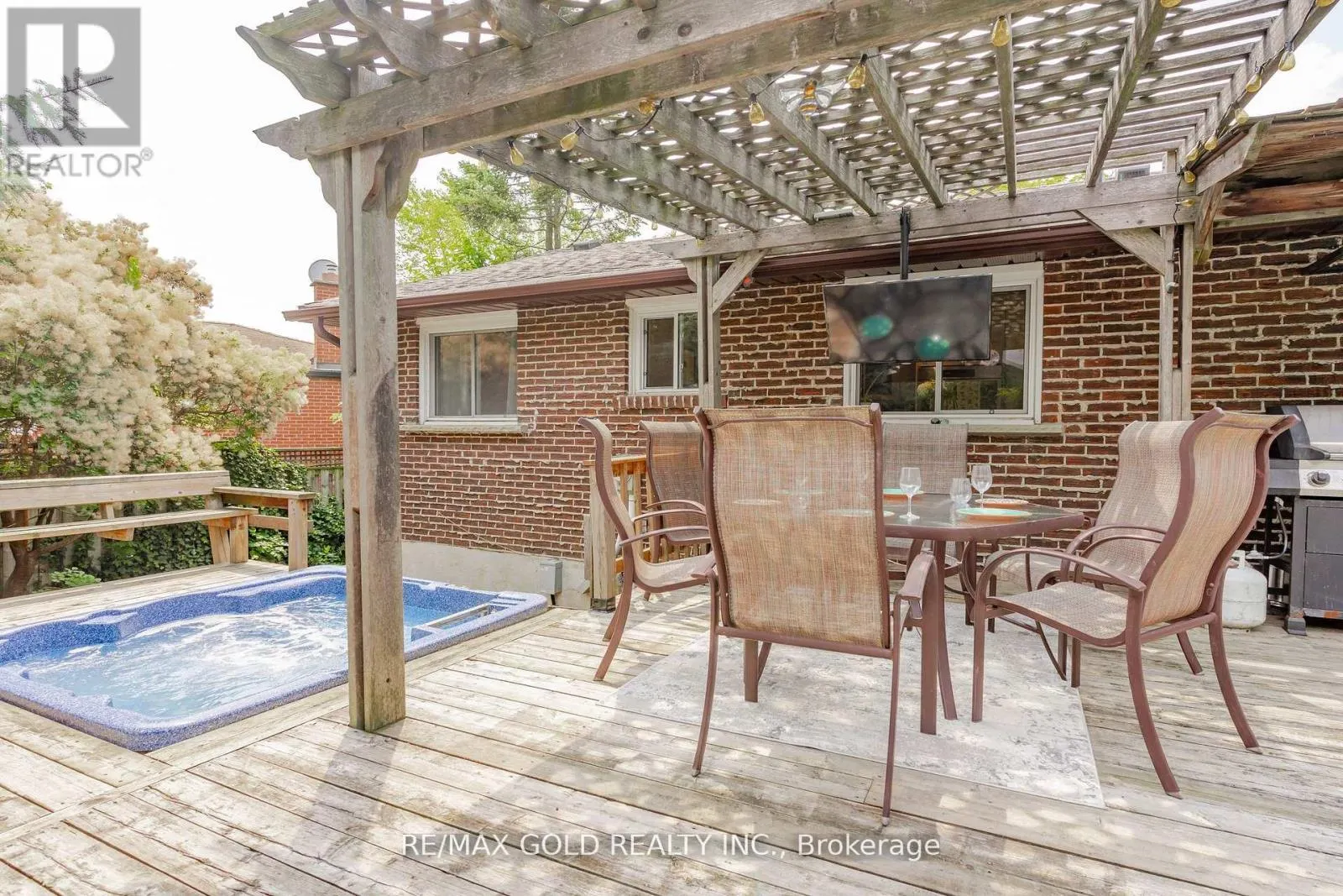 23 EDGEBROOK CRESCENT