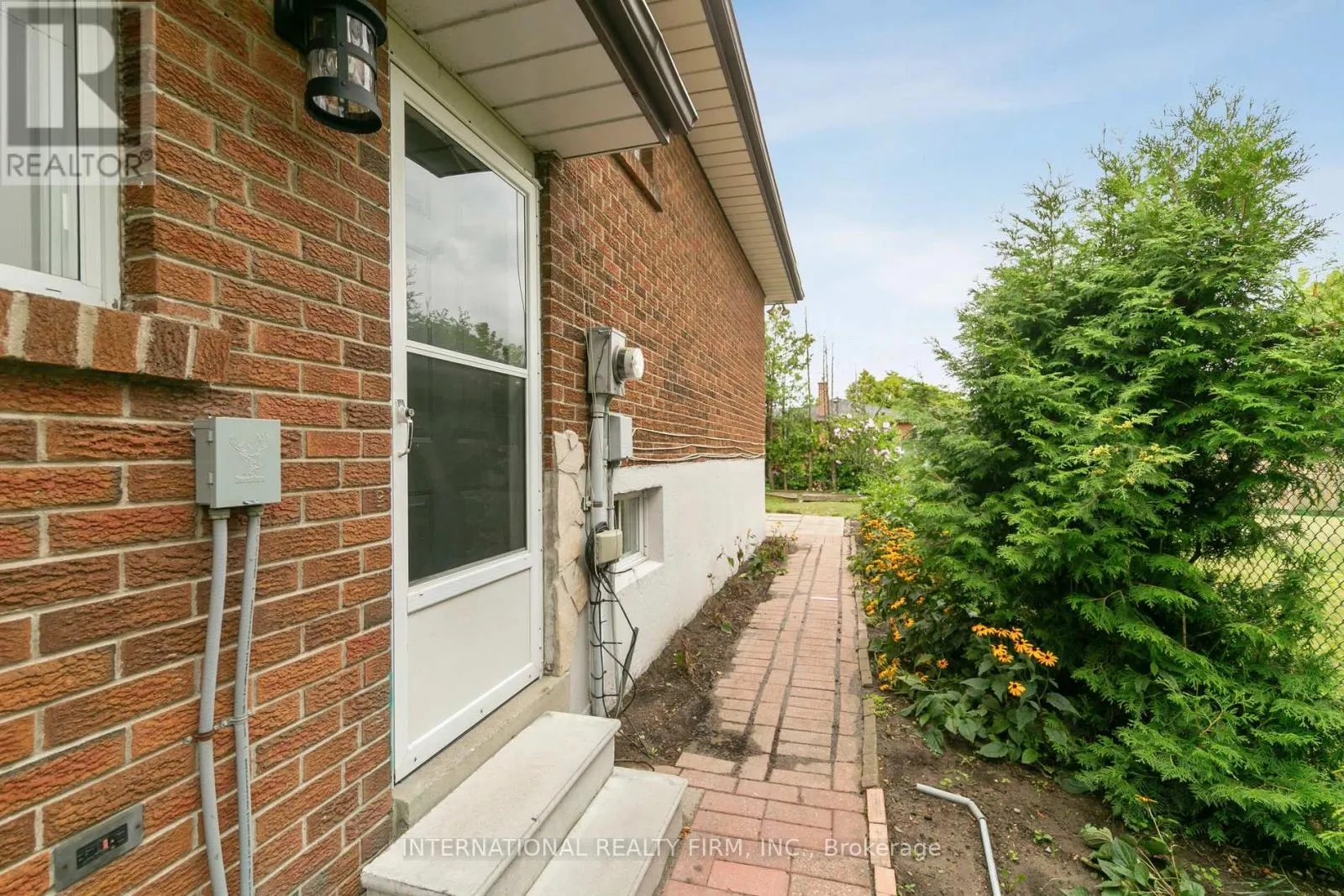 476 LOLITA GARDENS