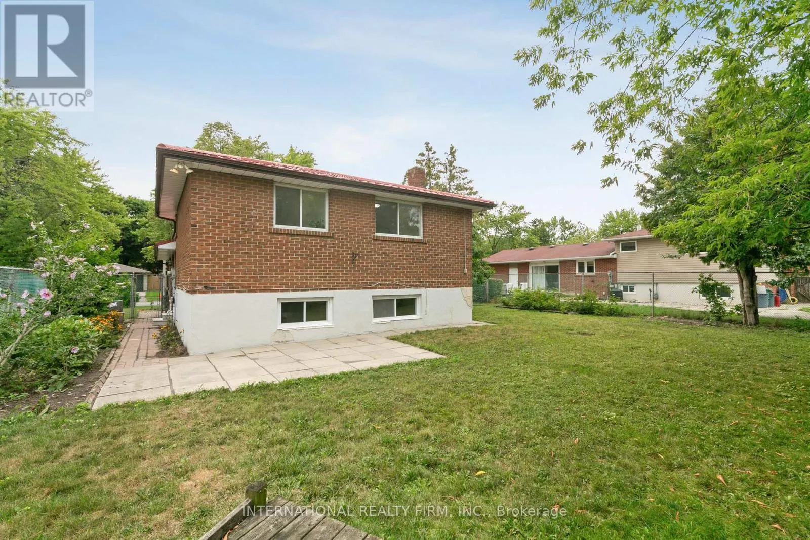 476 LOLITA GARDENS