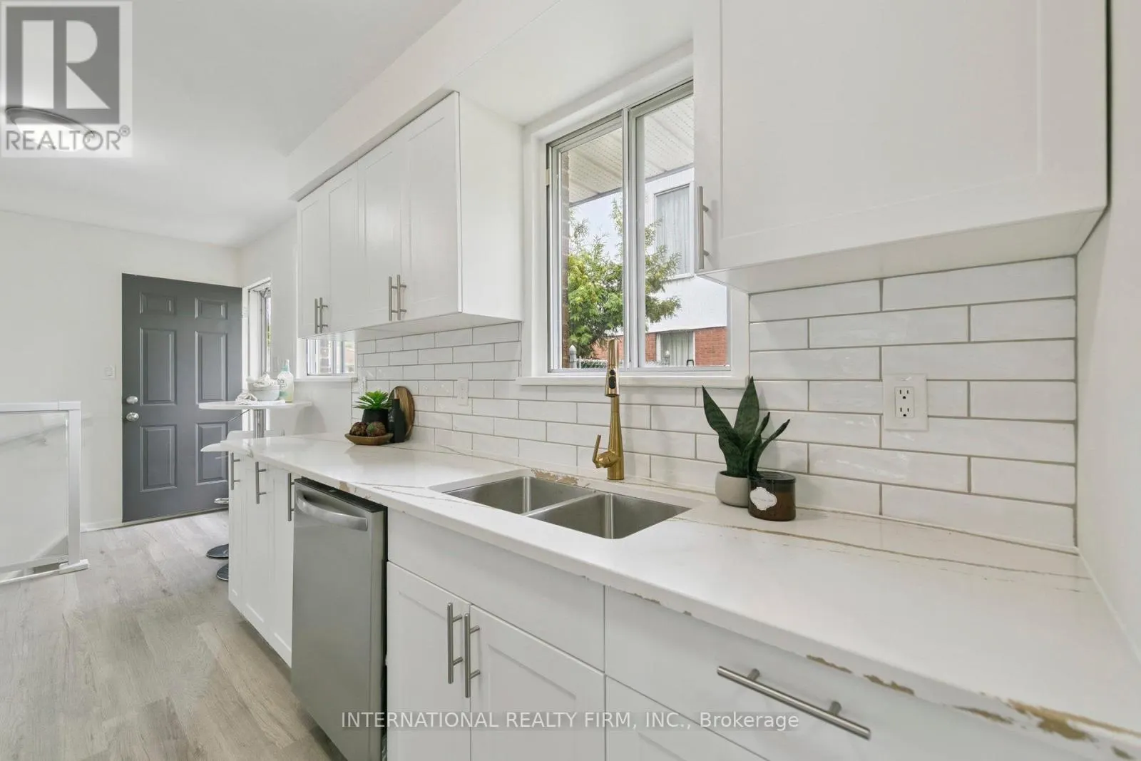 476 LOLITA GARDENS