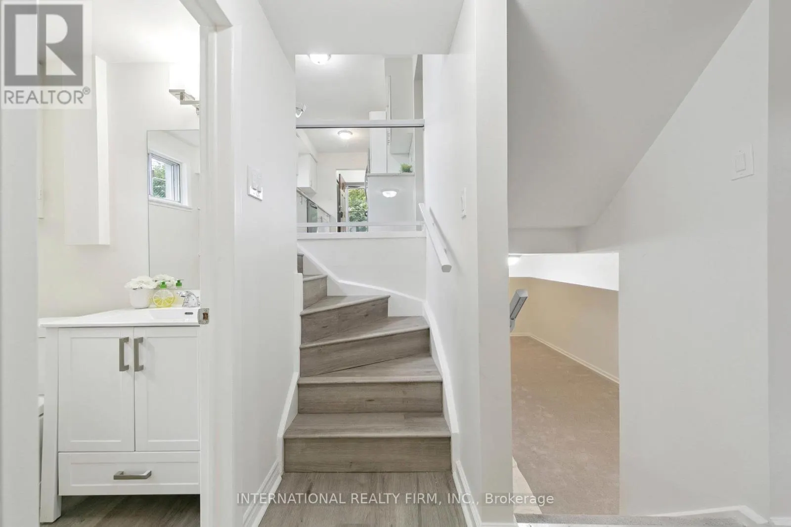476 LOLITA GARDENS