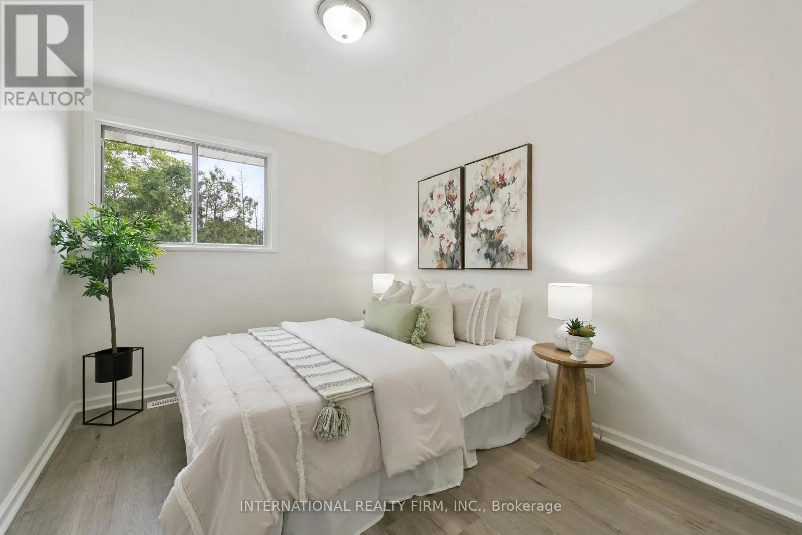 476 LOLITA GARDENS