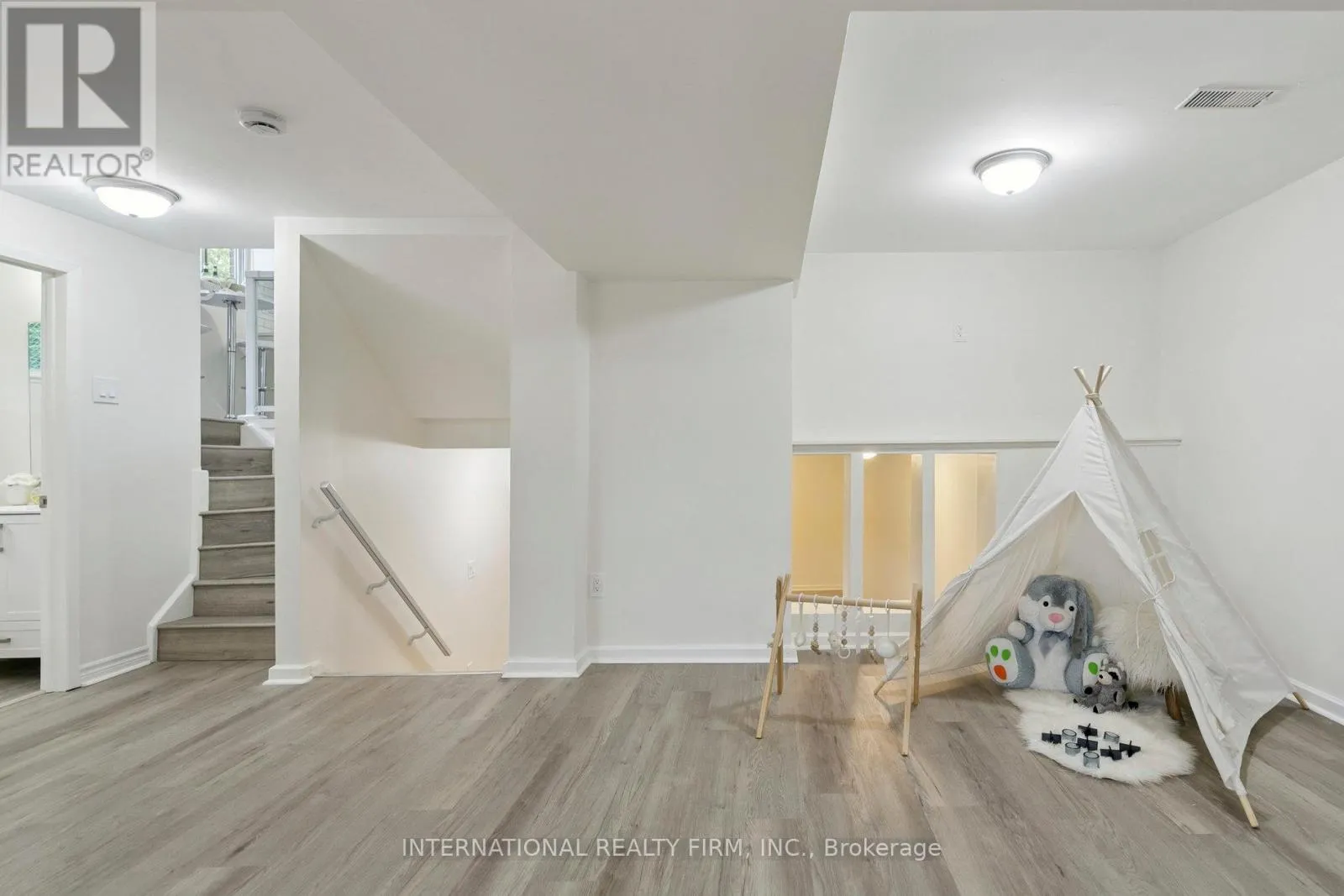 476 LOLITA GARDENS