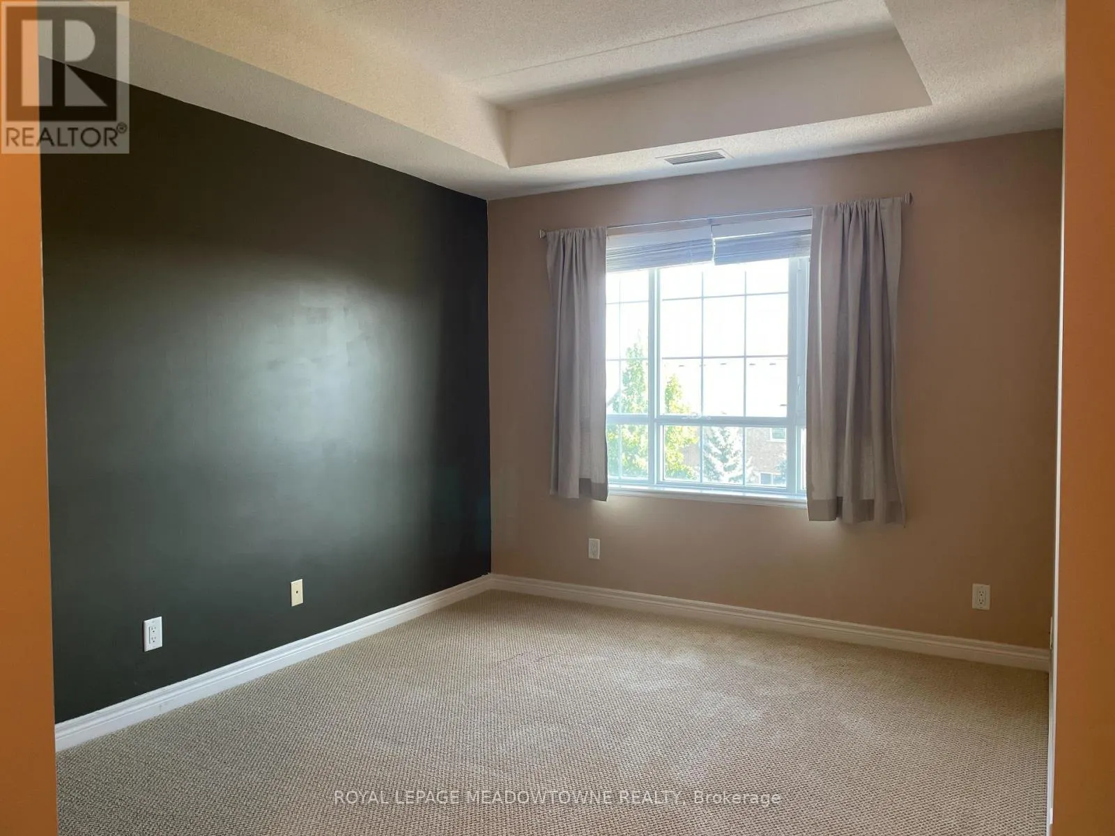 301 - 1379 COSTIGAN ROAD