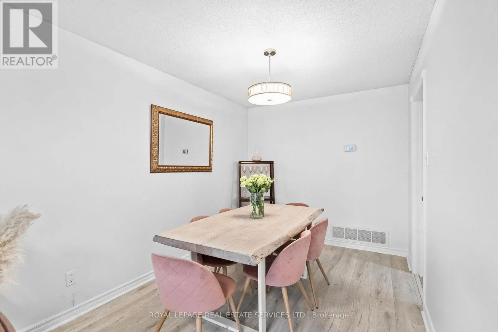 1504 KENILWORTH CRESCENT
