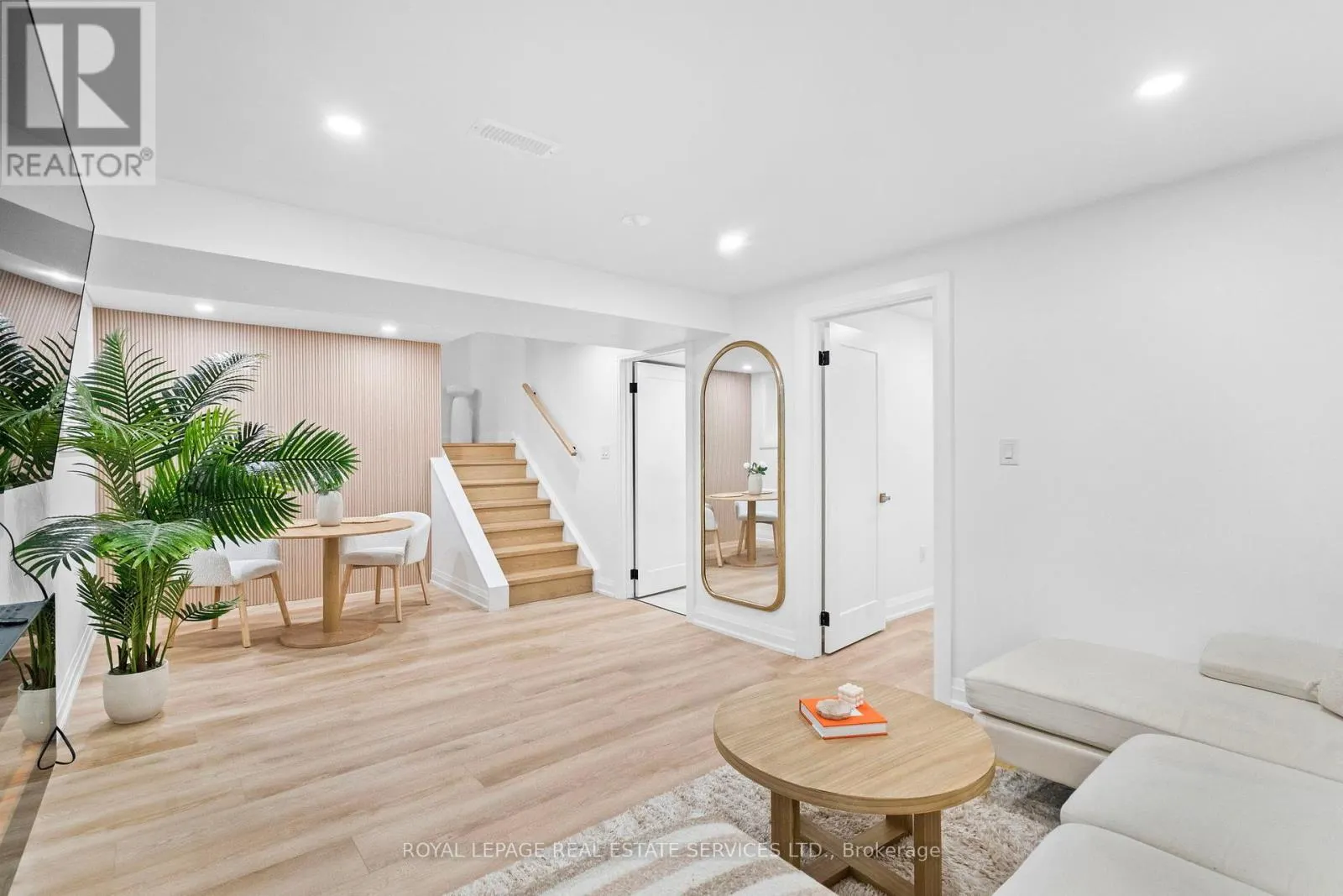 1504 KENILWORTH CRESCENT