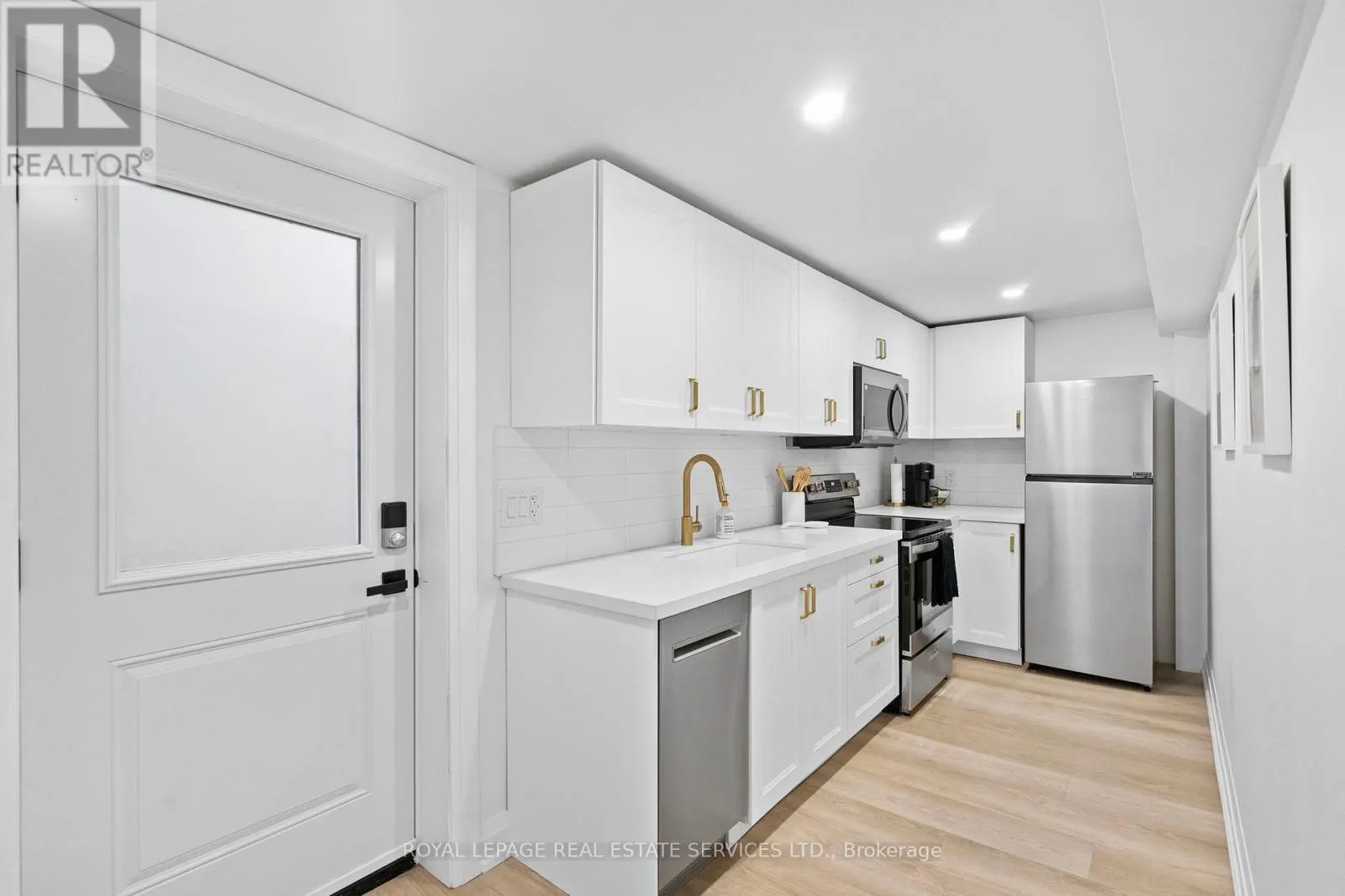 1504 KENILWORTH CRESCENT