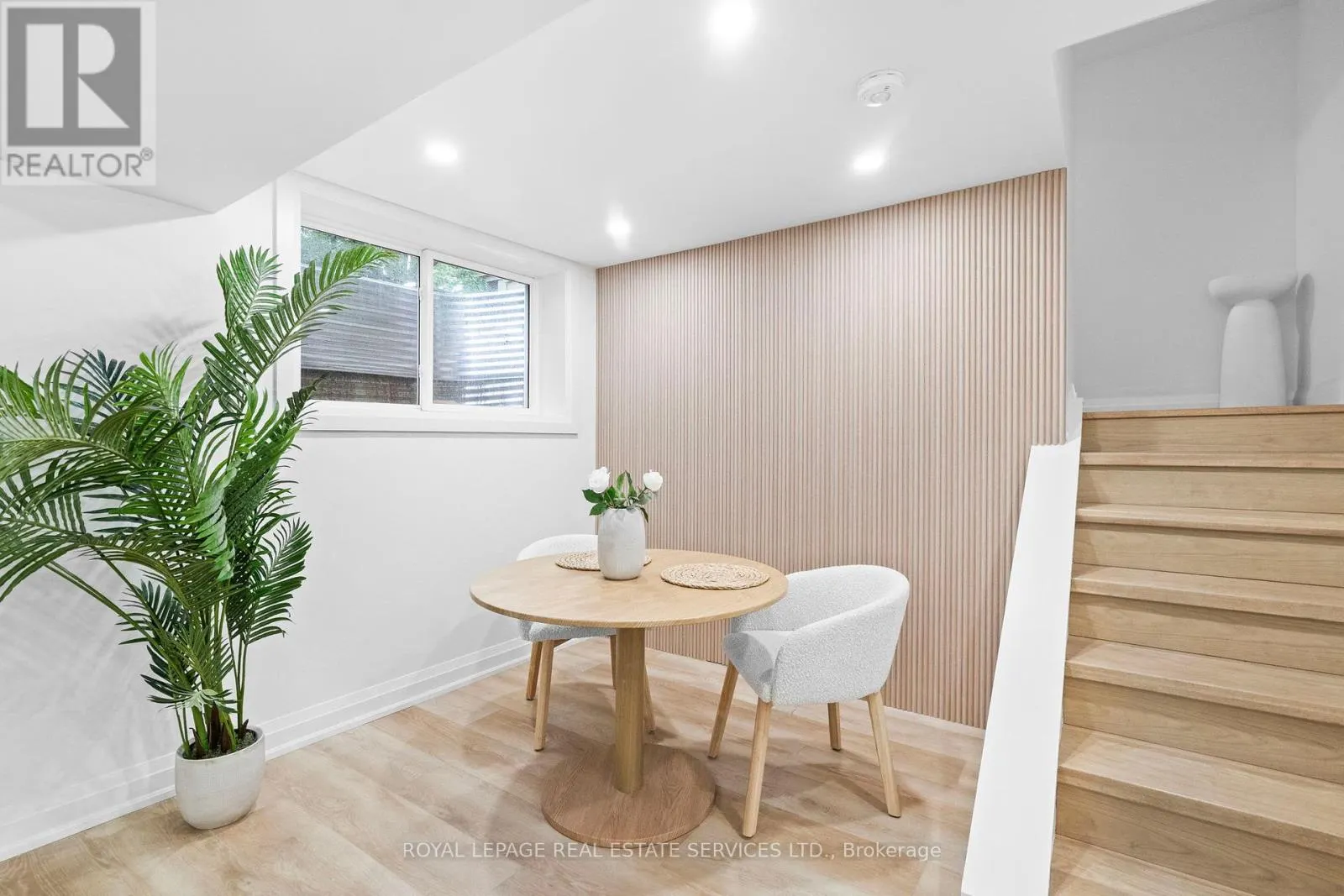 1504 KENILWORTH CRESCENT