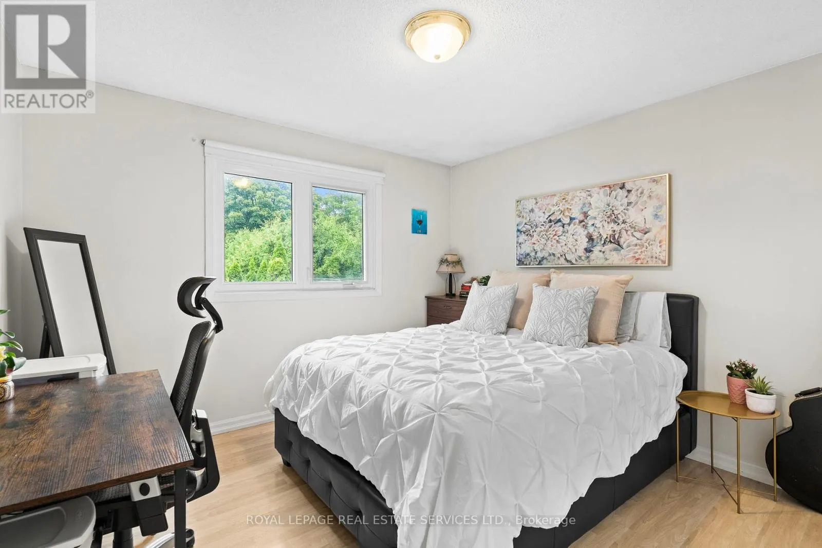 1504 KENILWORTH CRESCENT