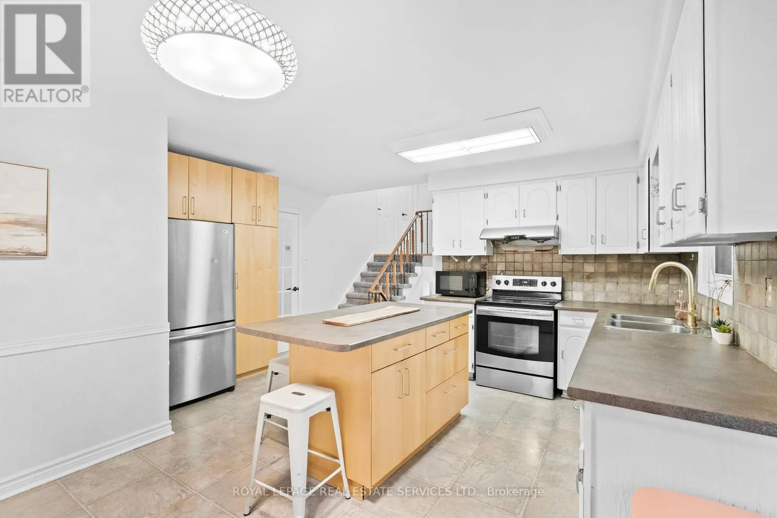 1504 KENILWORTH CRESCENT