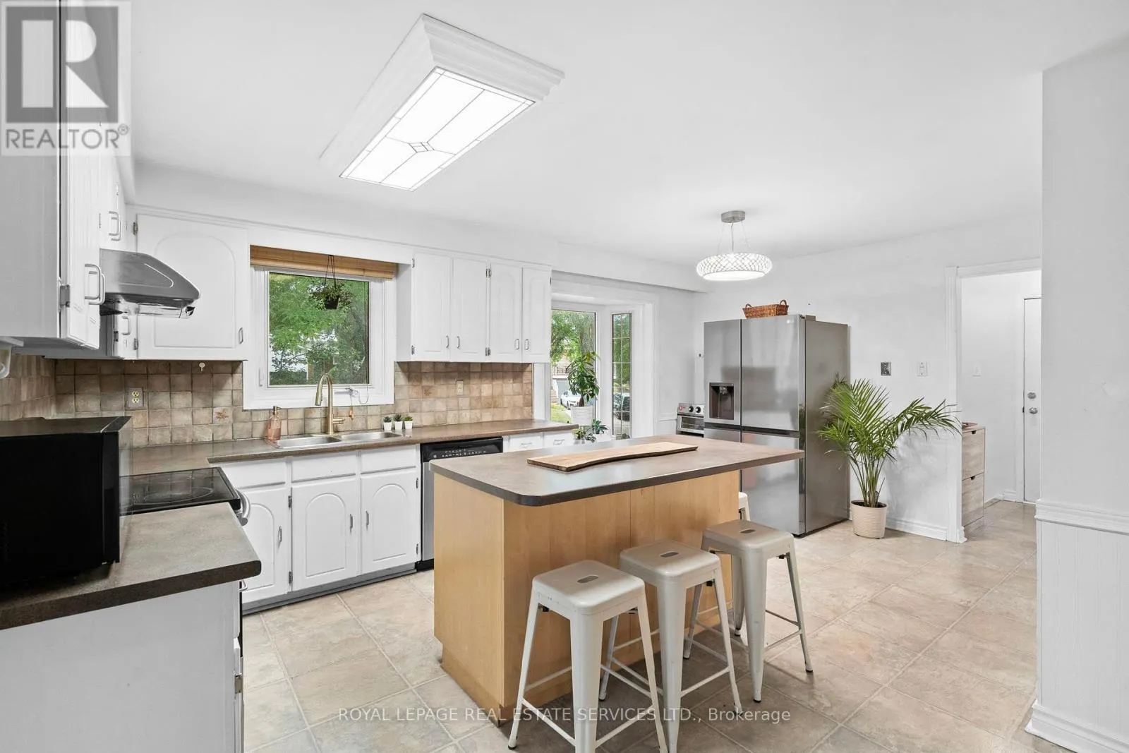 1504 KENILWORTH CRESCENT