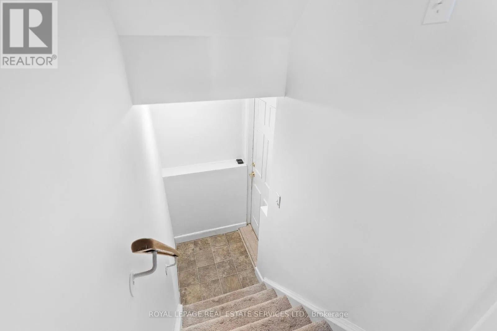 1504 KENILWORTH CRESCENT