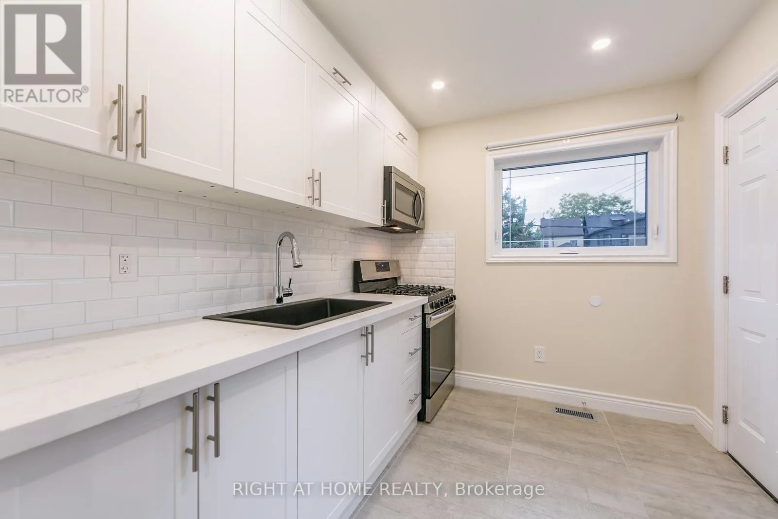 701 DUPONT STREET