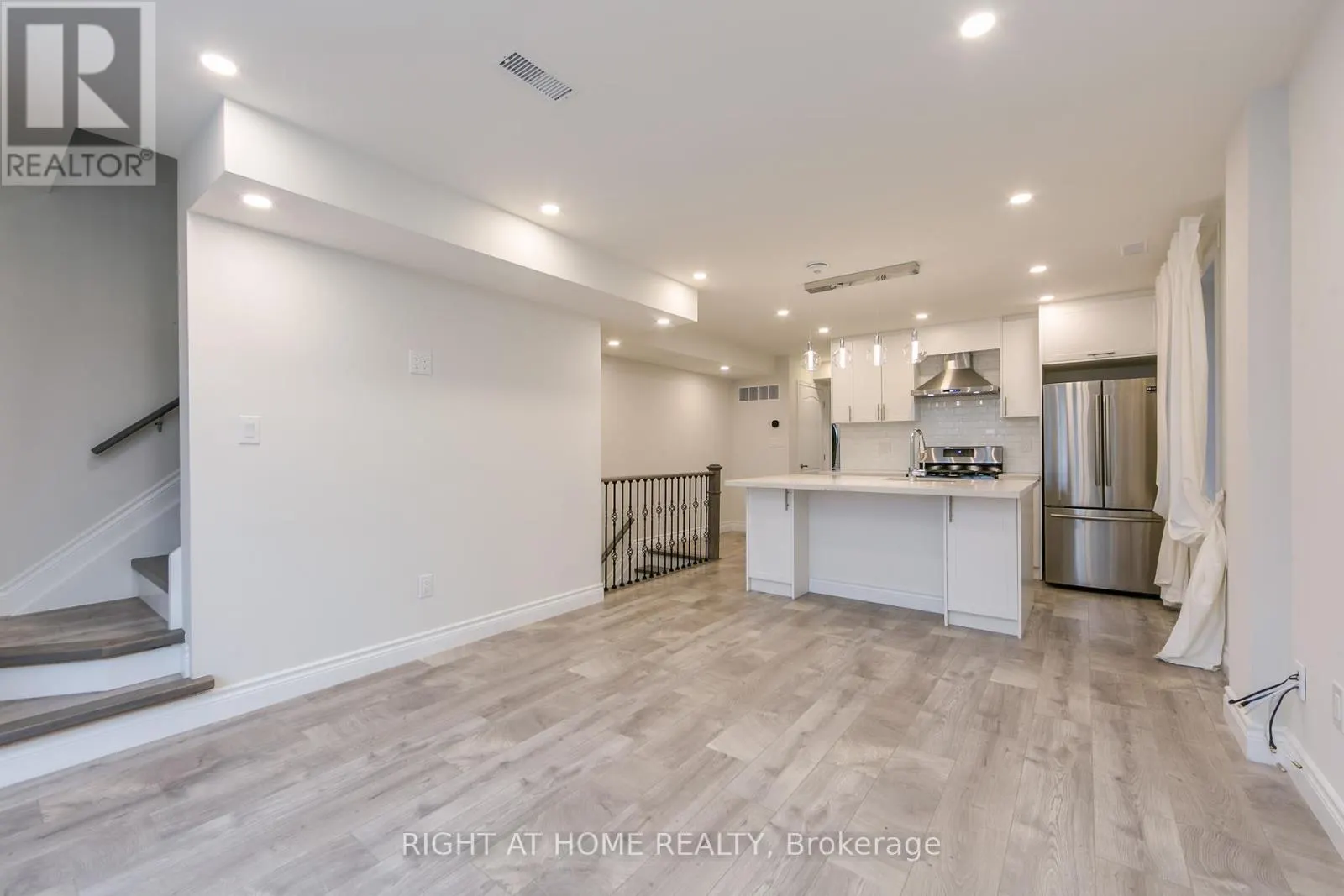 701 DUPONT STREET