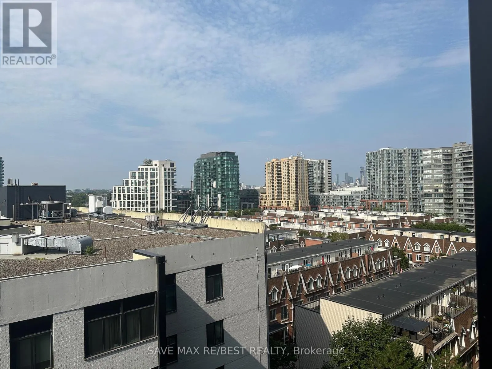 726 - 285 DUFFERIN STREET