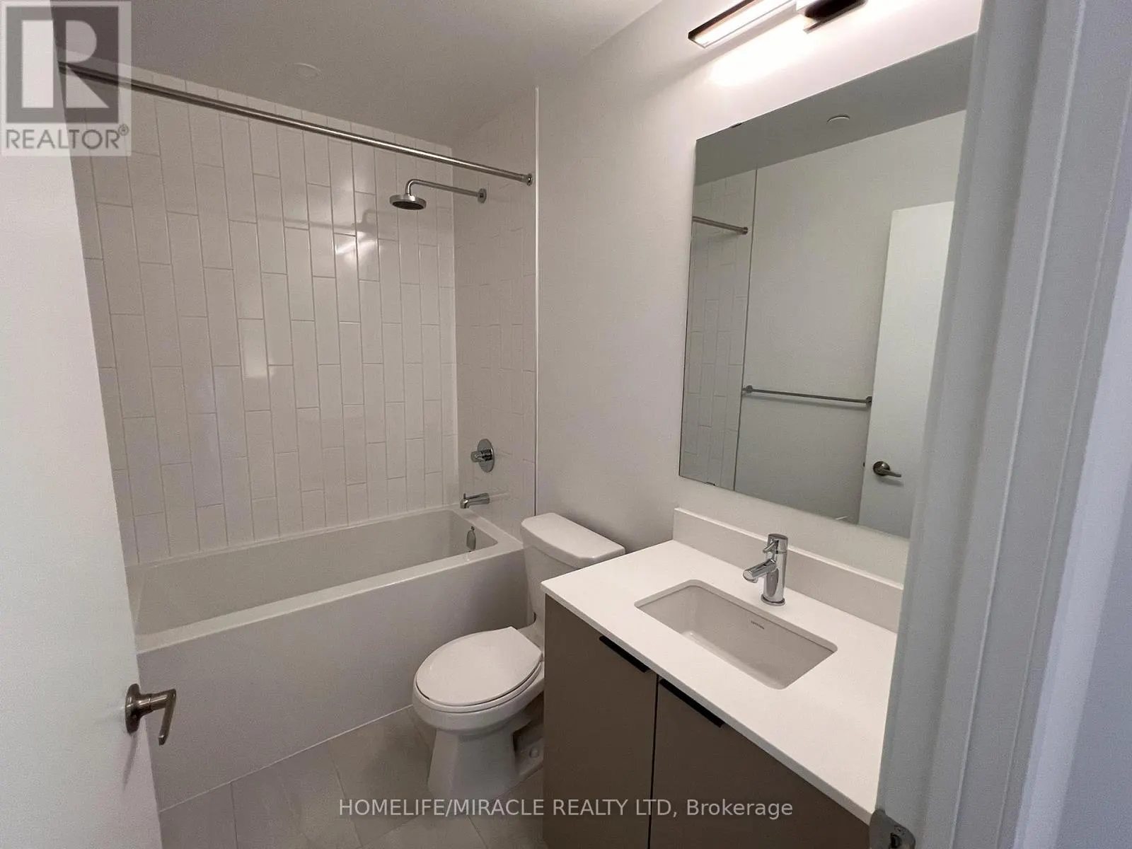 422 - 2485 EGLINTON AVENUE W