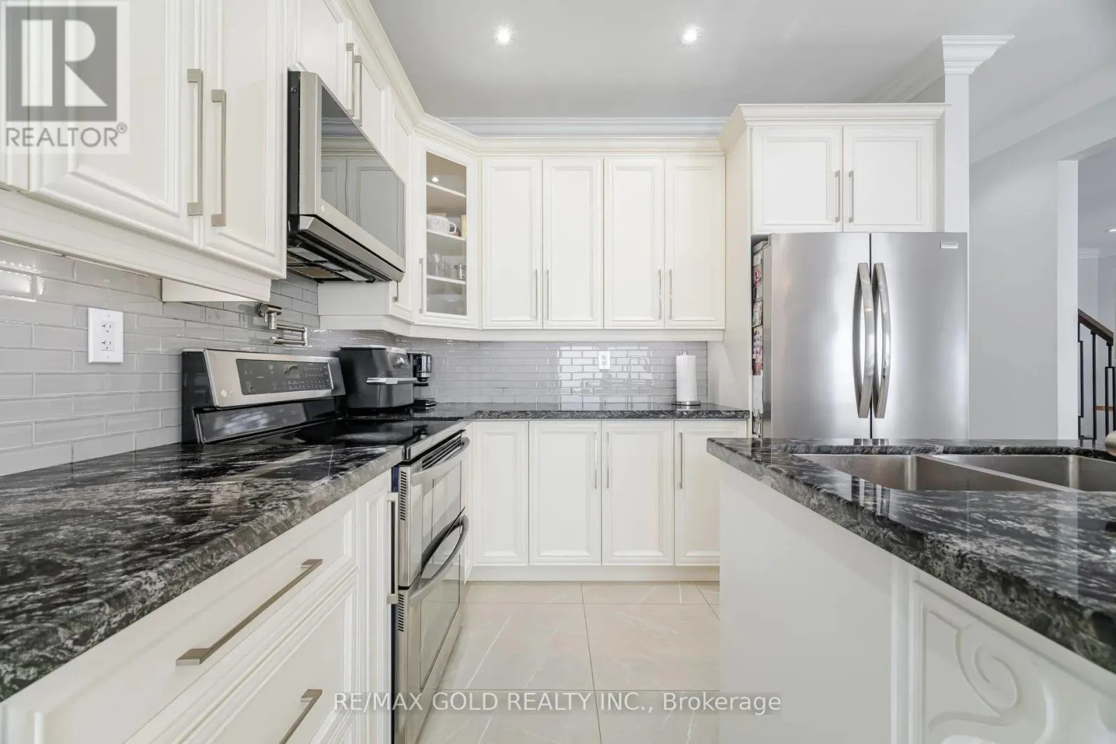 10 CLOVERLAWN STREET