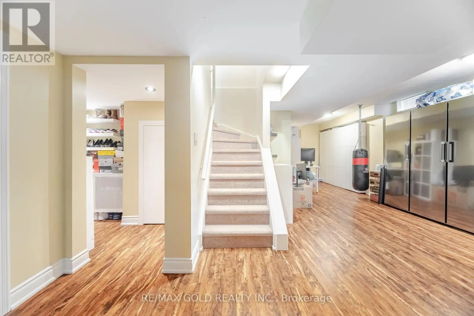 10 CLOVERLAWN STREET