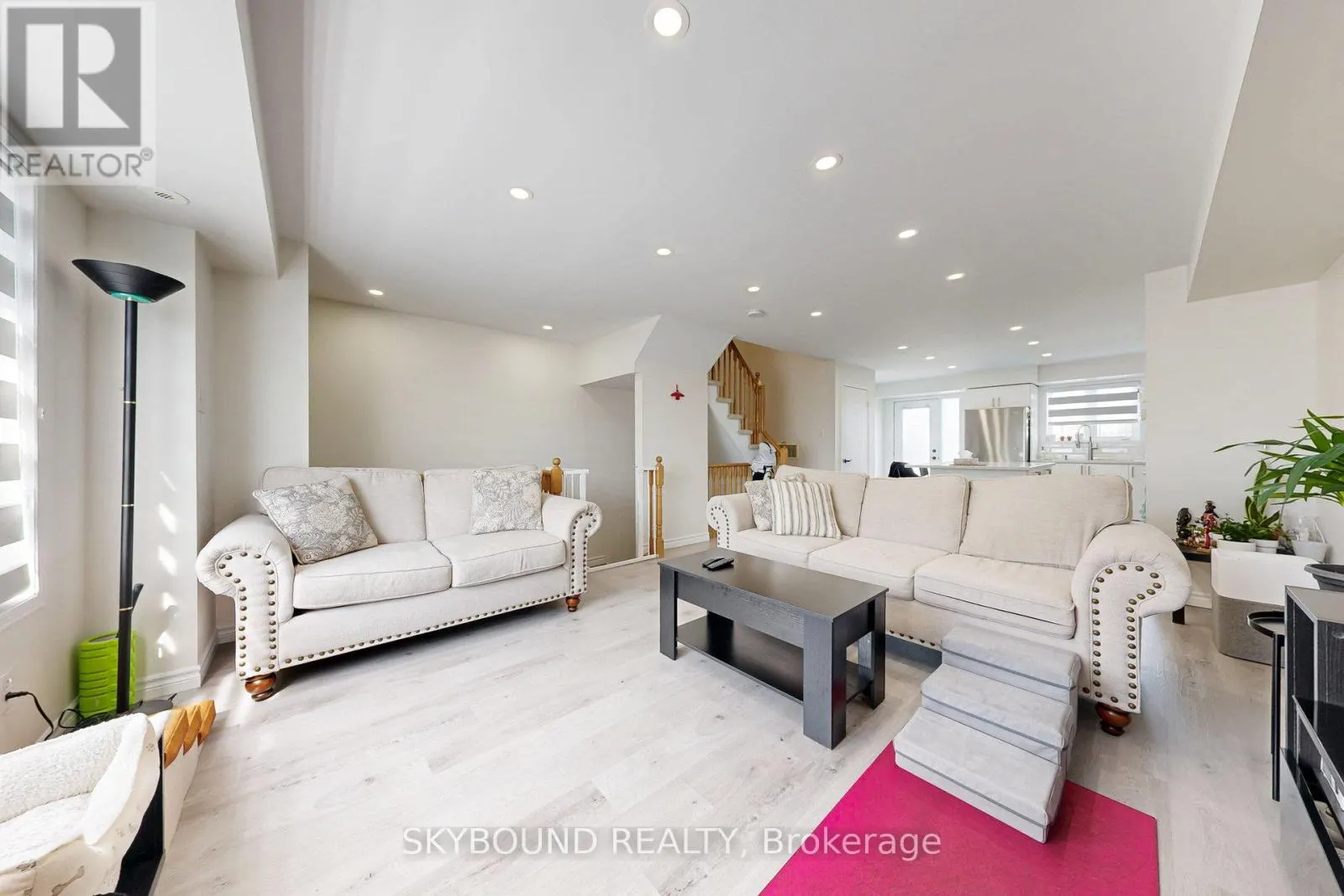 85 - 3088 EGLINTON AVENUE W