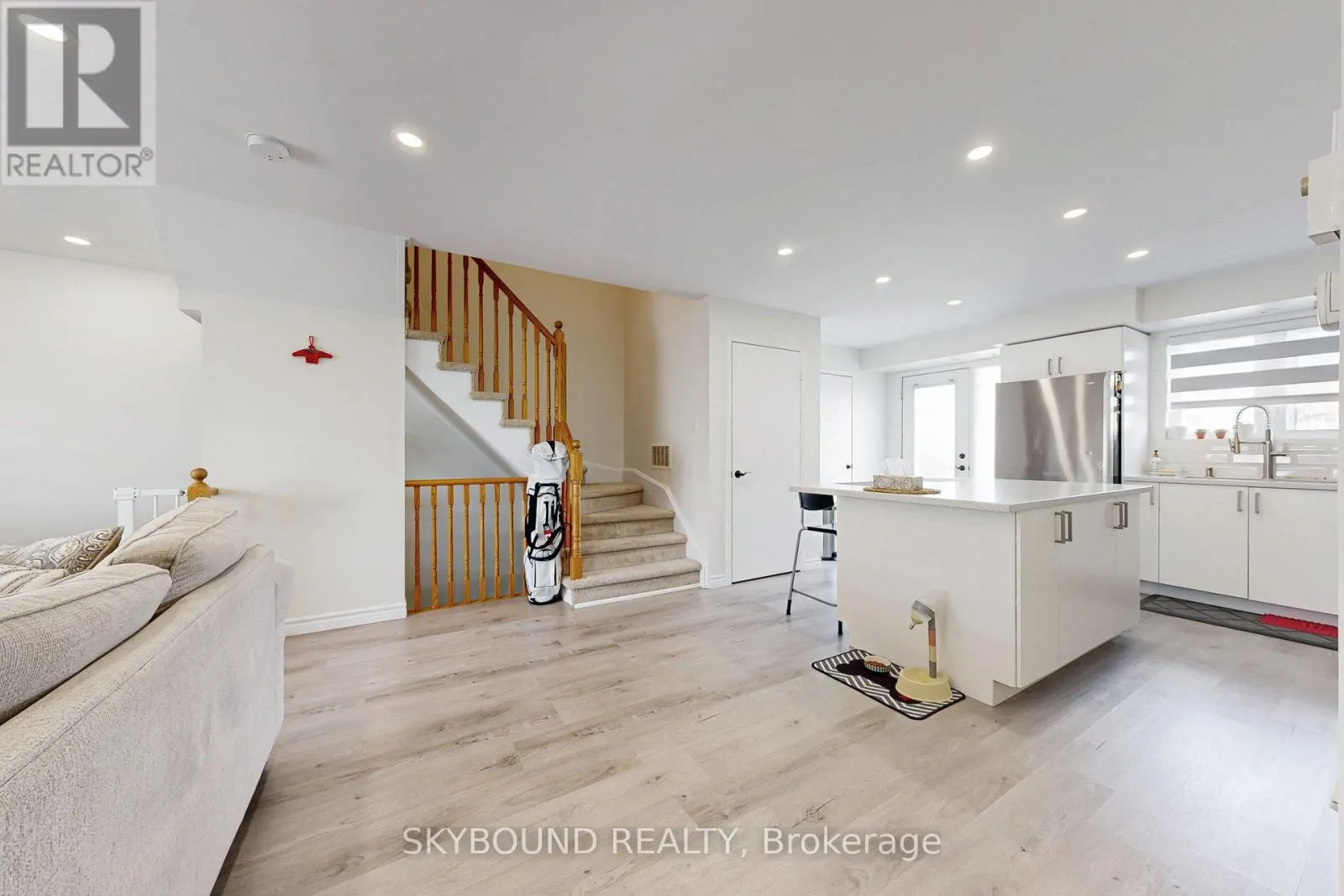 85 - 3088 EGLINTON AVENUE W