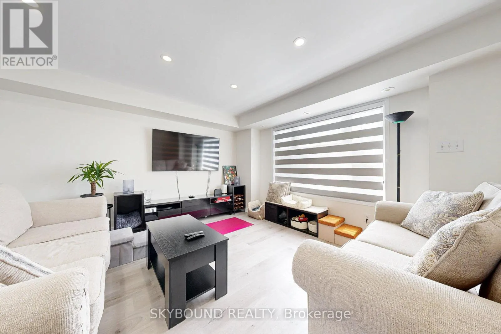 85 - 3088 EGLINTON AVENUE W