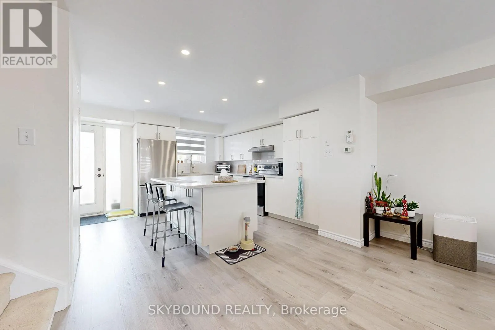 85 - 3088 EGLINTON AVENUE W