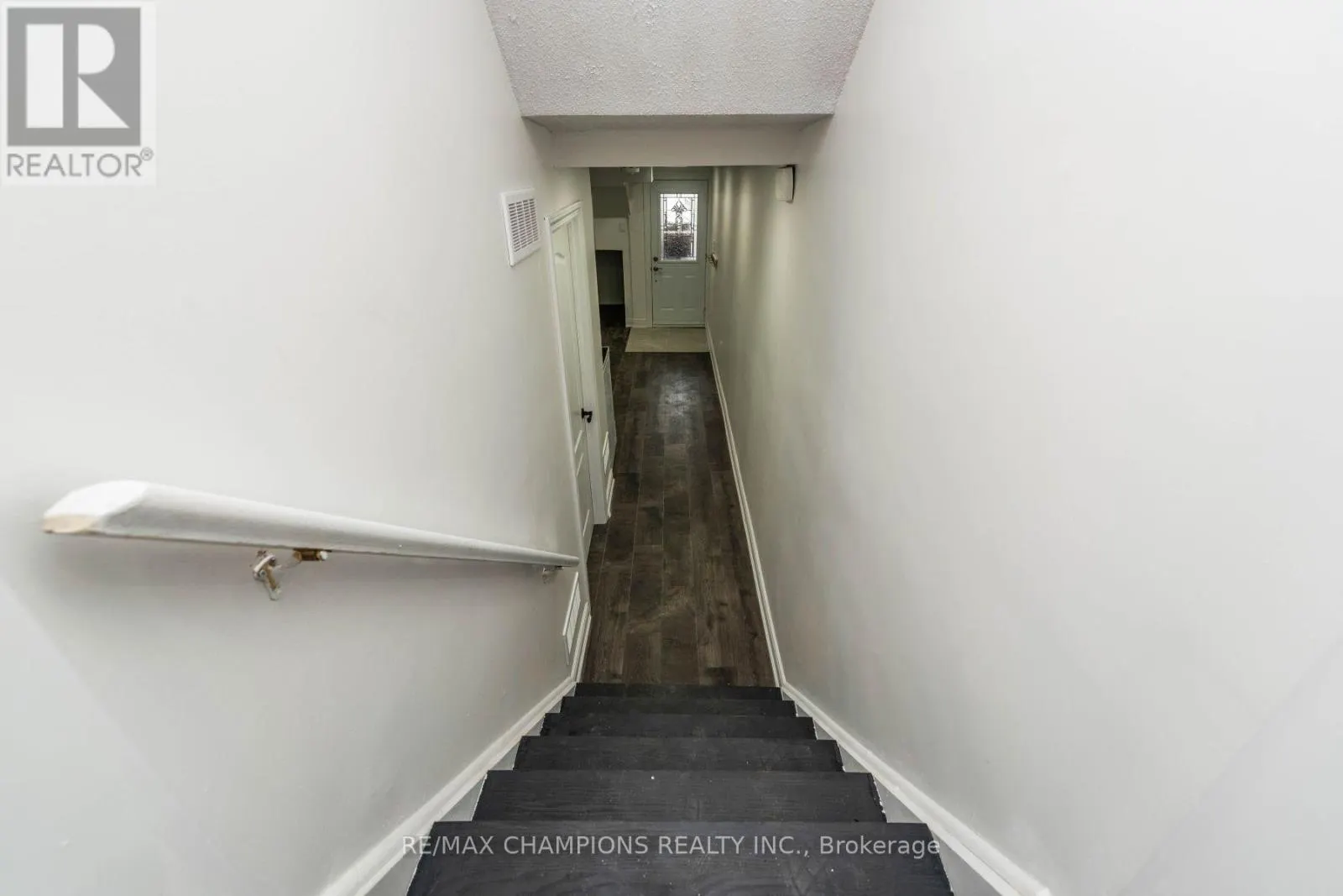 11 CROSSWOOD LANE