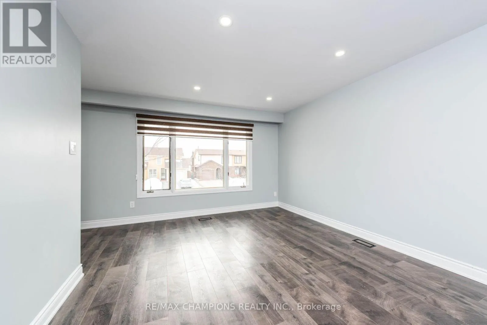 11 CROSSWOOD LANE