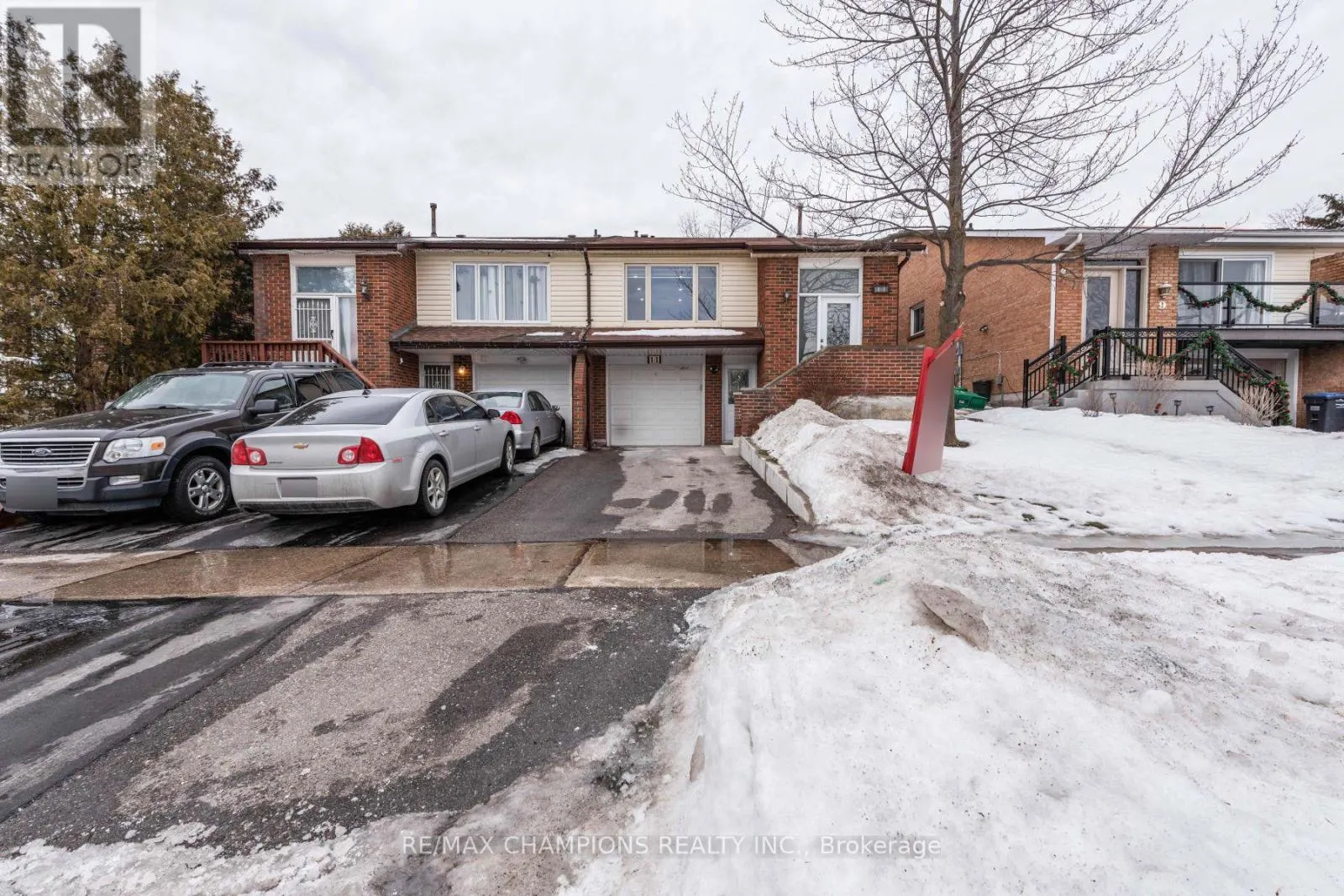 11 CROSSWOOD LANE