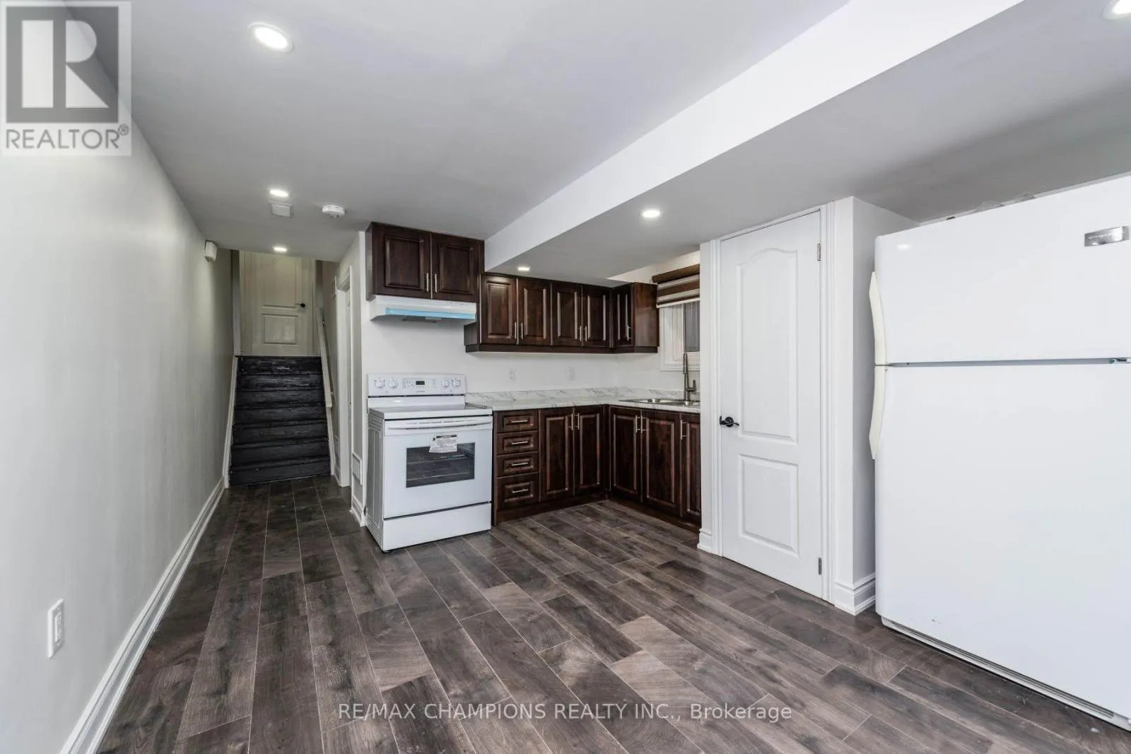 11 CROSSWOOD LANE