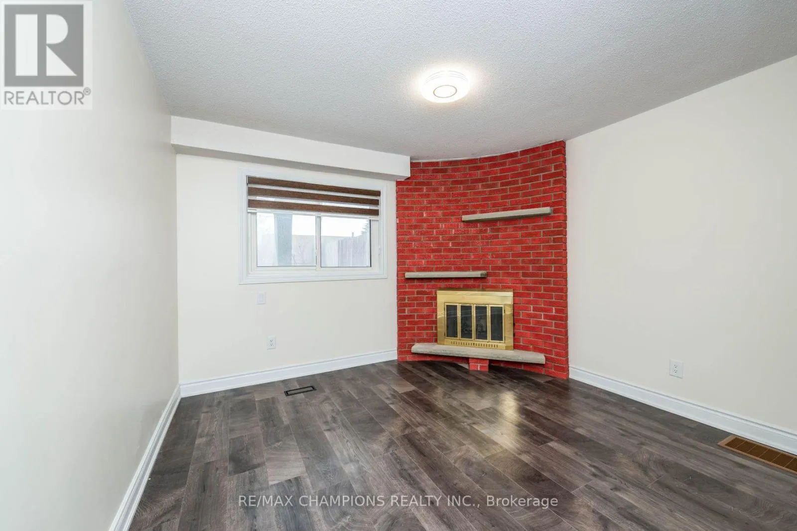 11 CROSSWOOD LANE