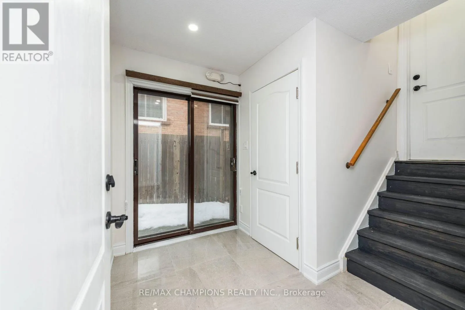 11 CROSSWOOD LANE