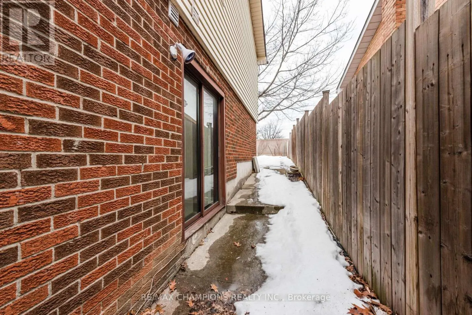 11 CROSSWOOD LANE
