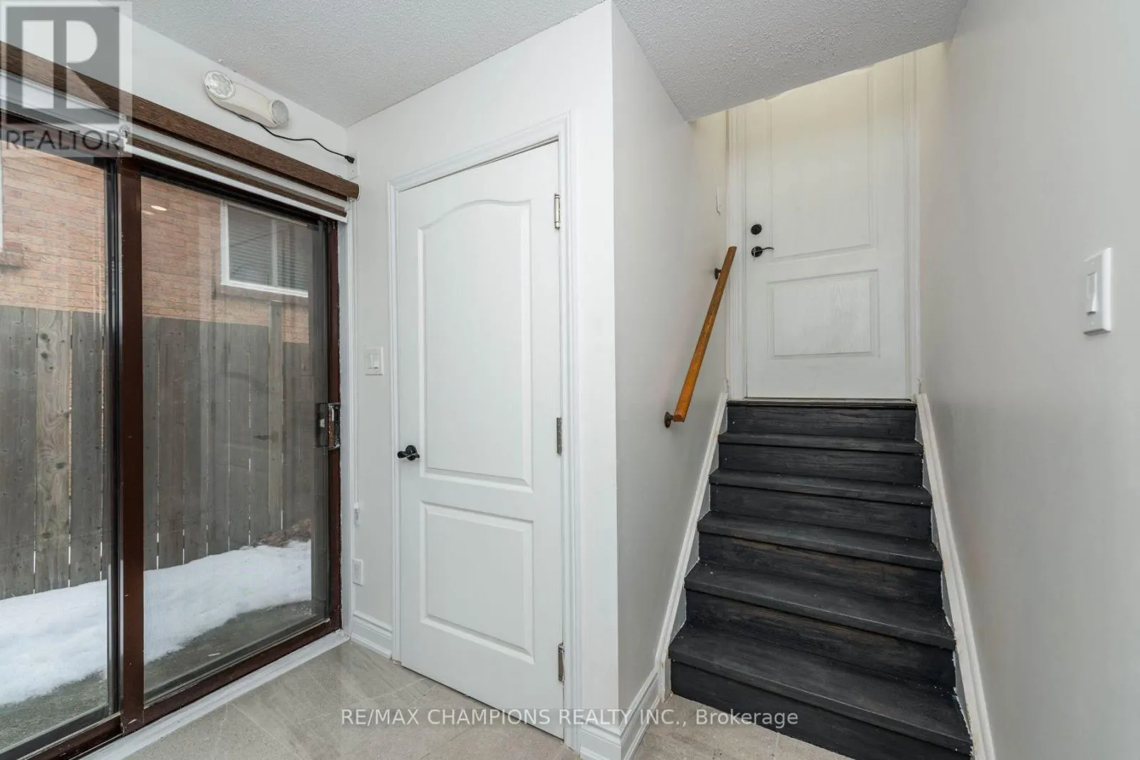 11 CROSSWOOD LANE