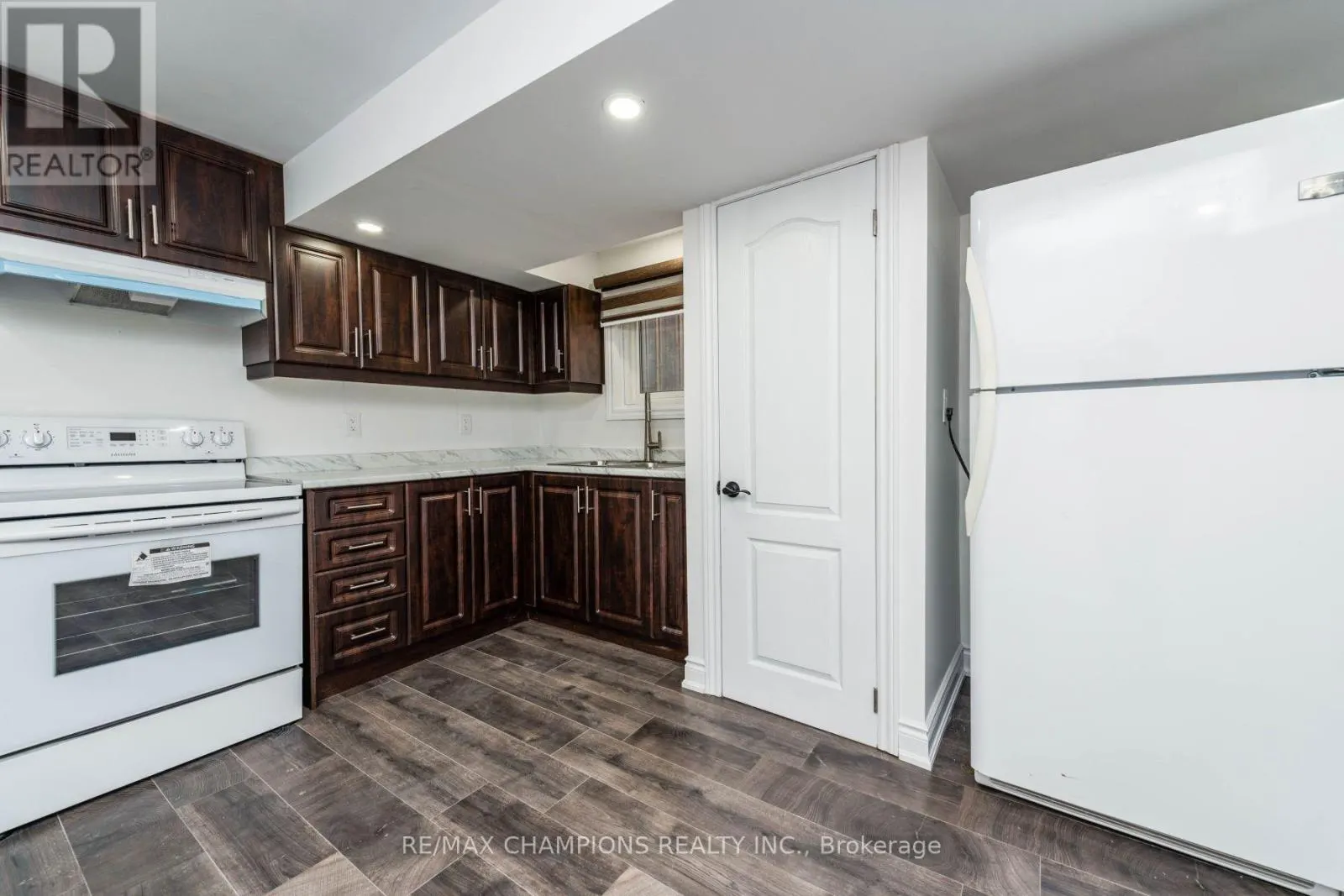 11 CROSSWOOD LANE