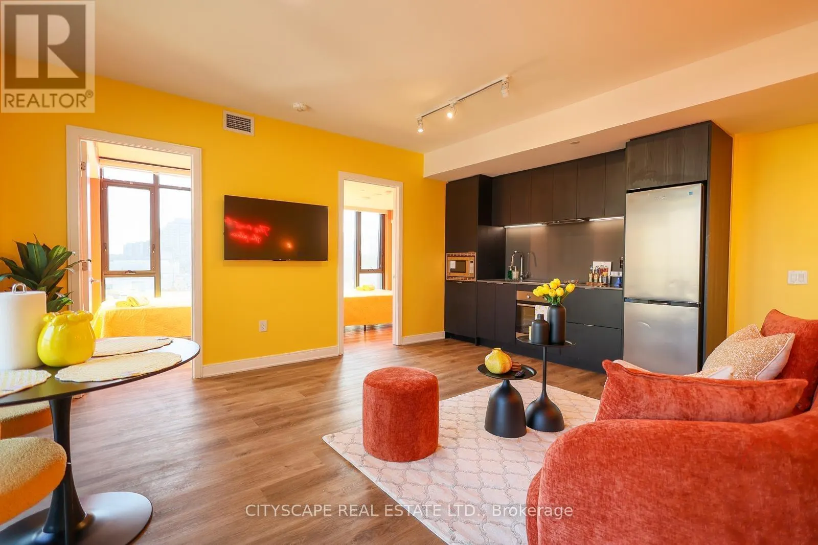 302 - 86 DUNDAS STREET