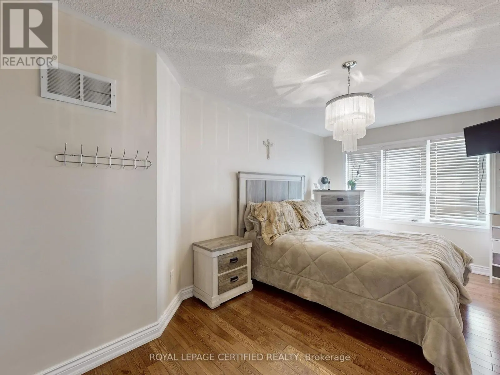 38 LAWREN HARRIS CRESCENT