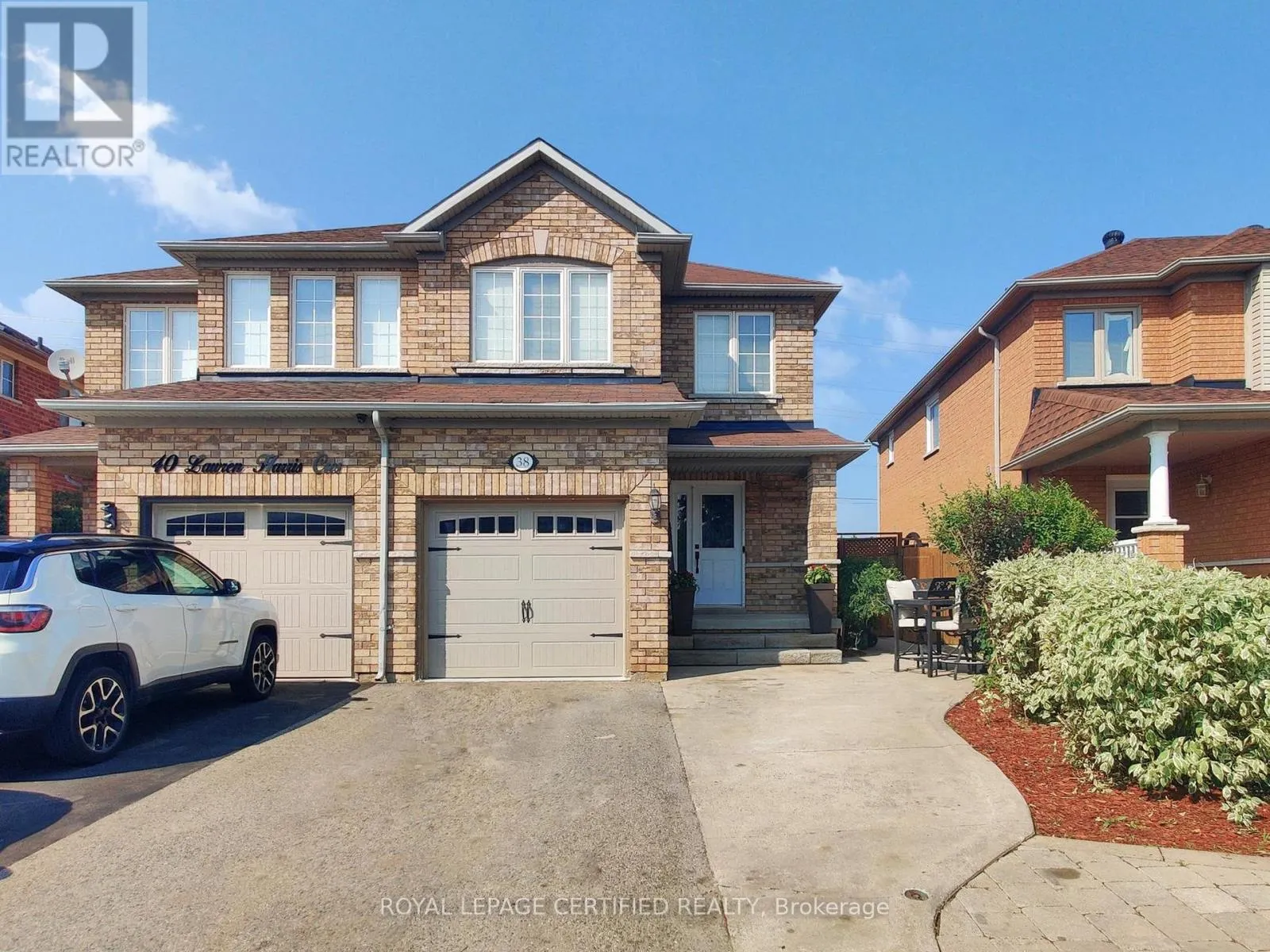38 LAWREN HARRIS CRESCENT