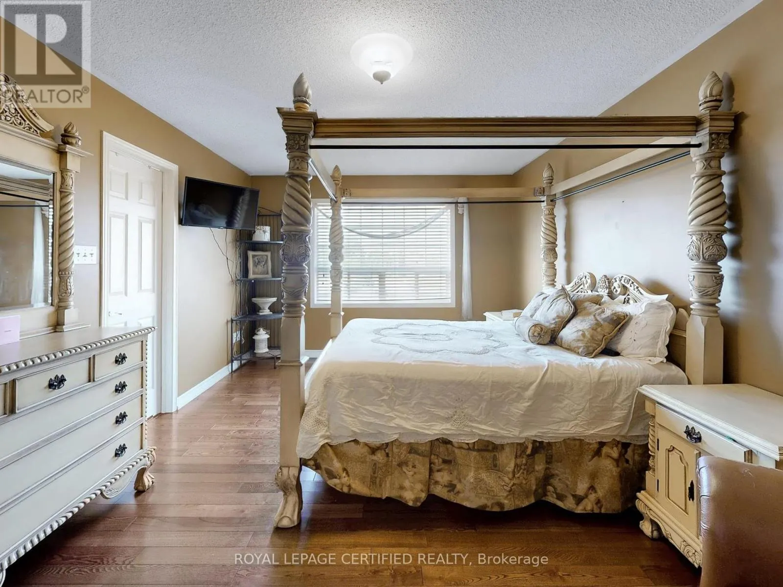 38 LAWREN HARRIS CRESCENT