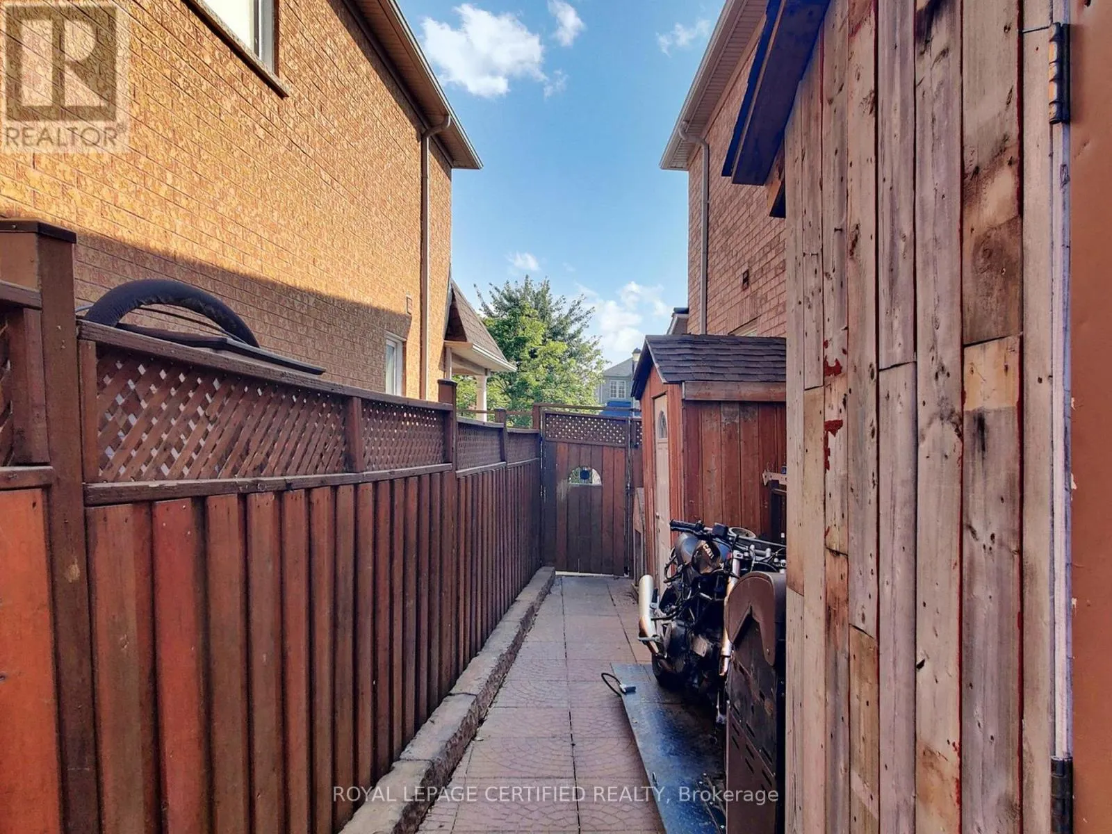 38 LAWREN HARRIS CRESCENT