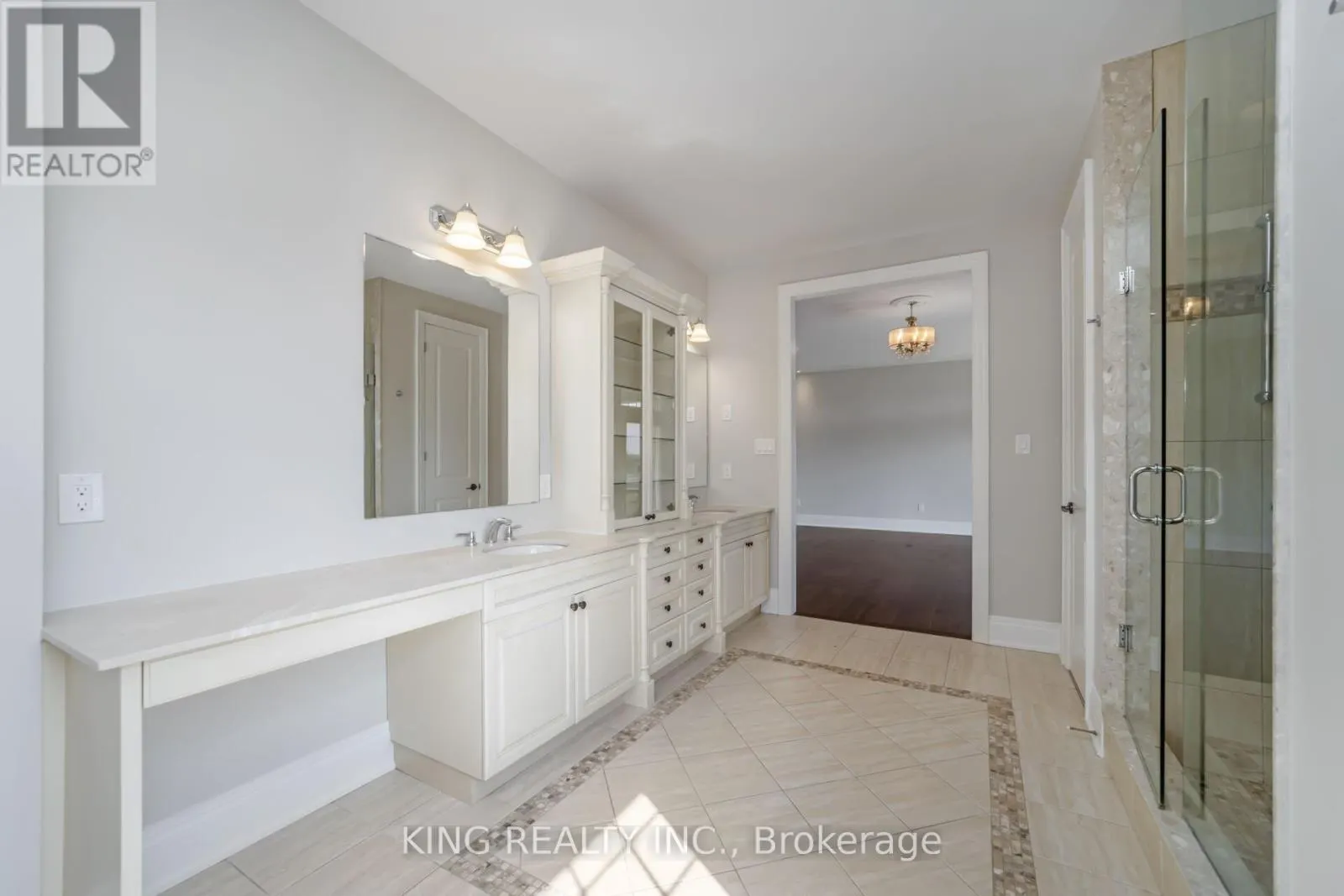 136 COASTLINE DRIVE