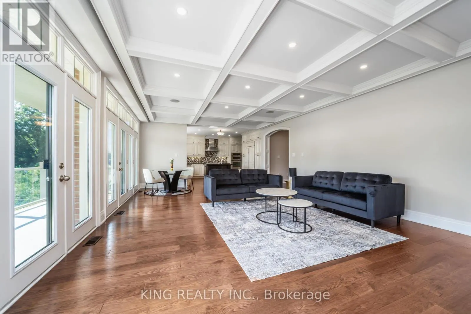 136 COASTLINE DRIVE
