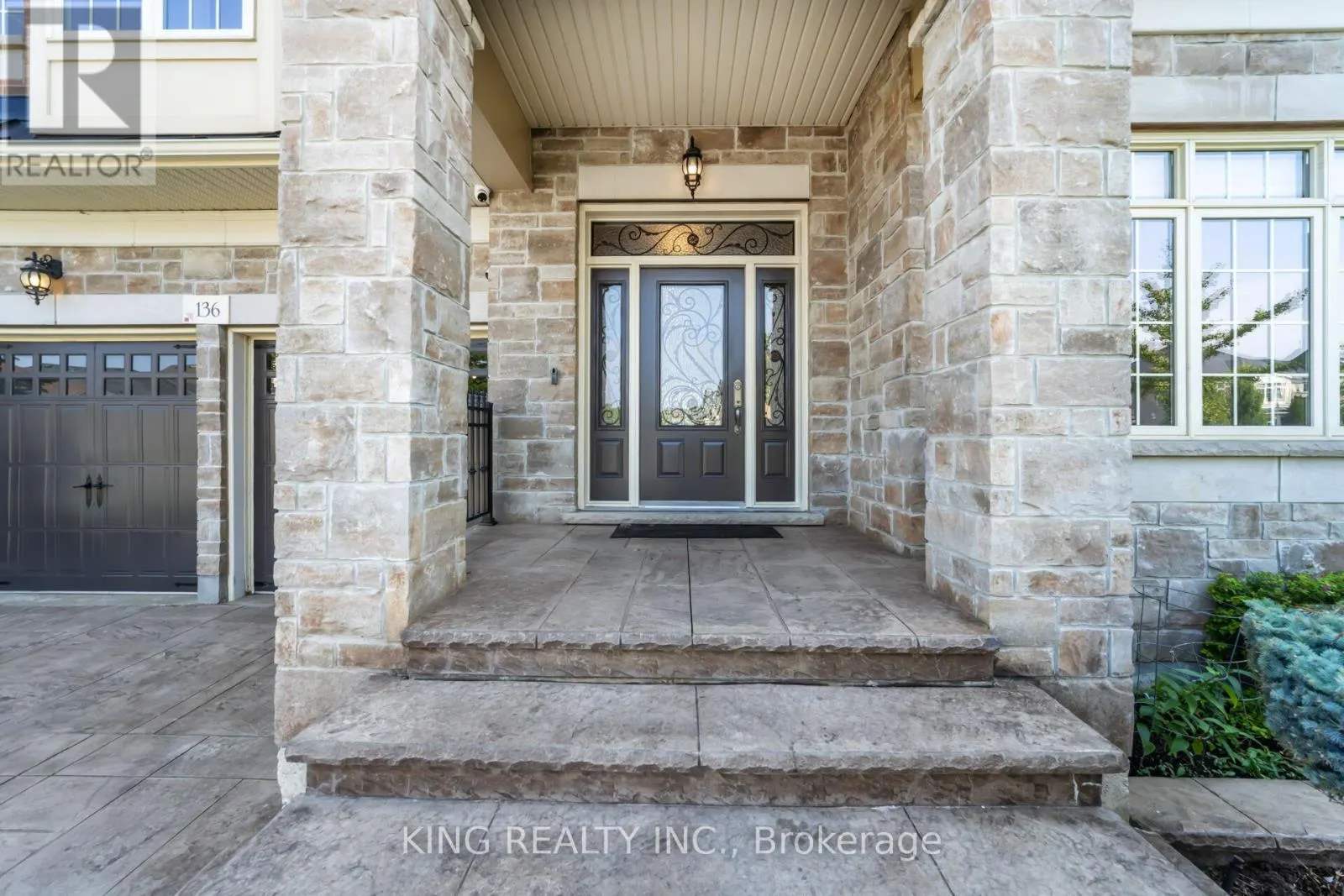 136 COASTLINE DRIVE