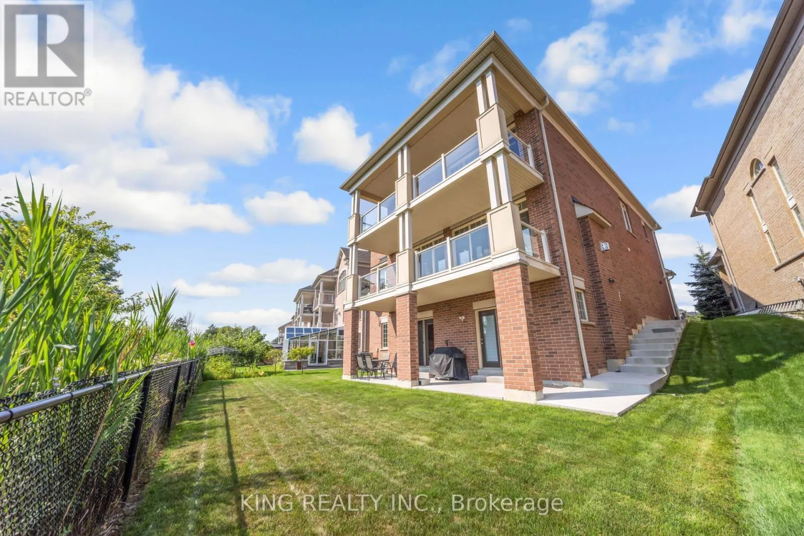 136 COASTLINE DRIVE