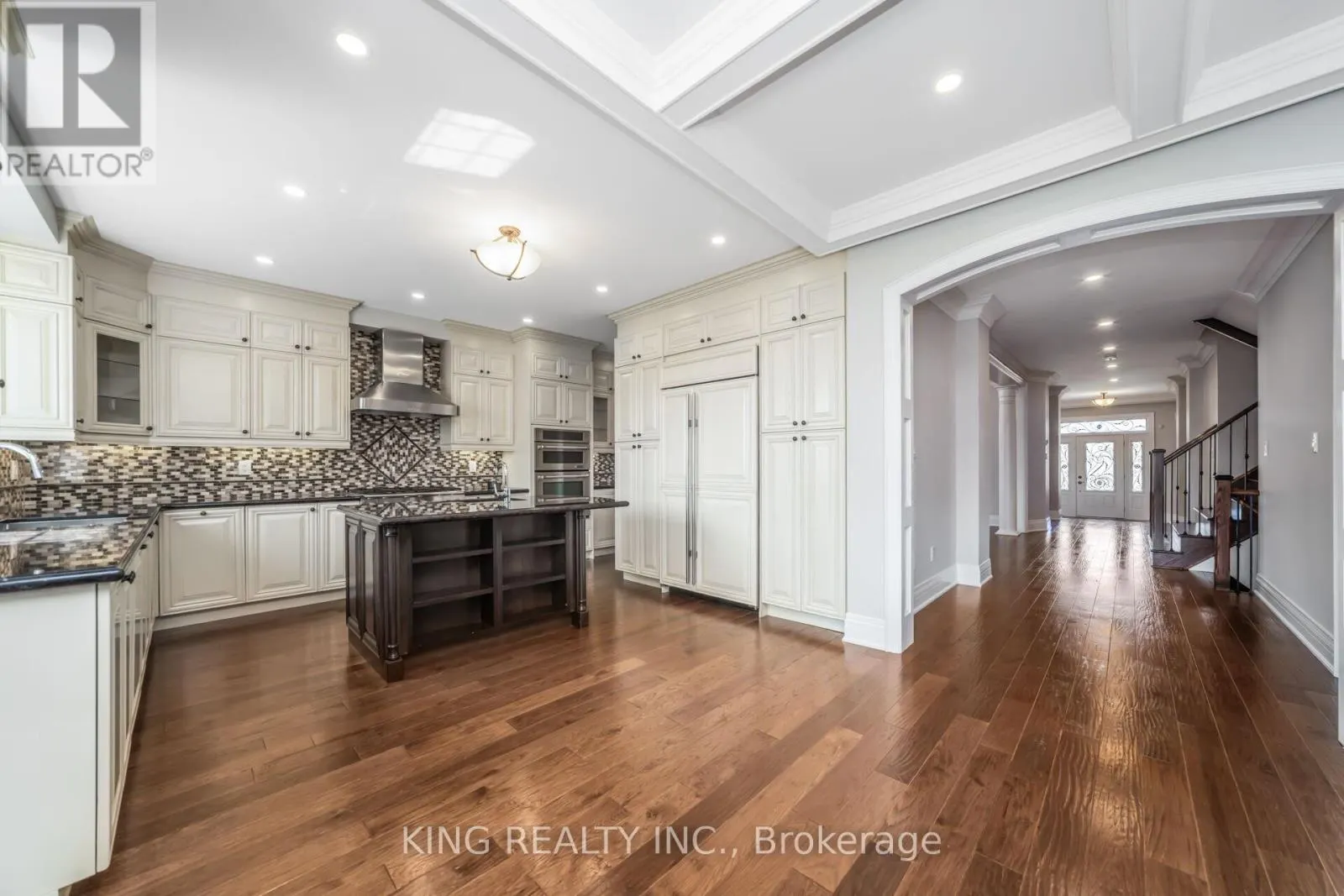 136 COASTLINE DRIVE
