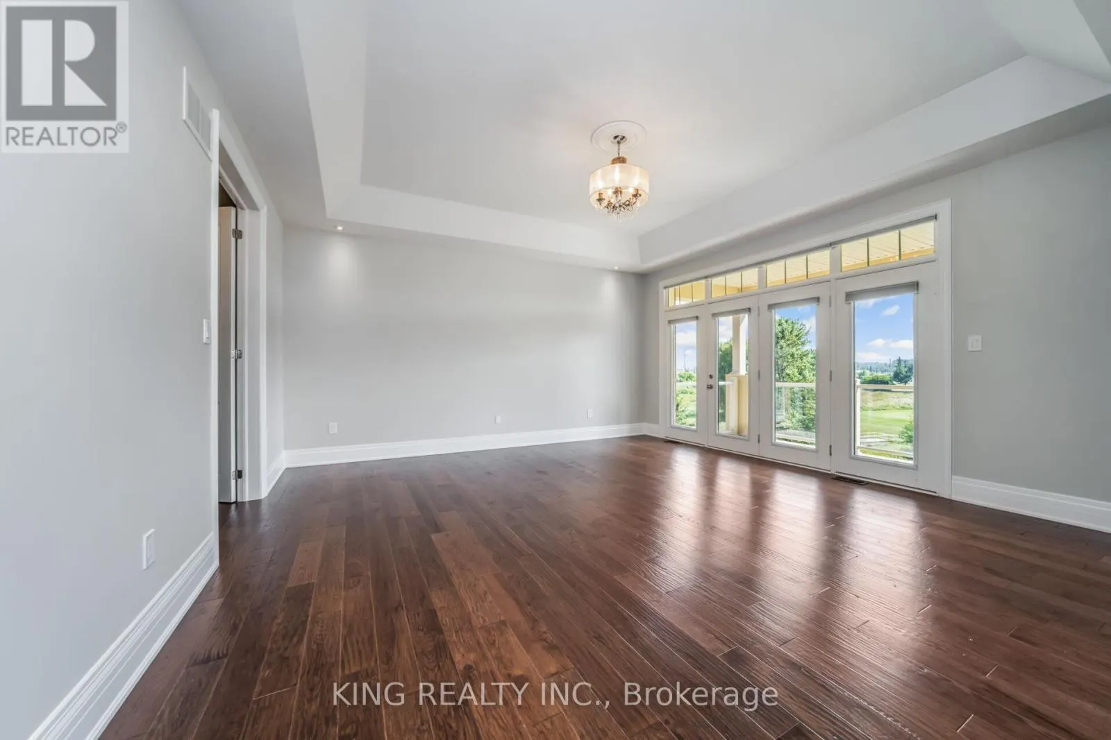 136 COASTLINE DRIVE