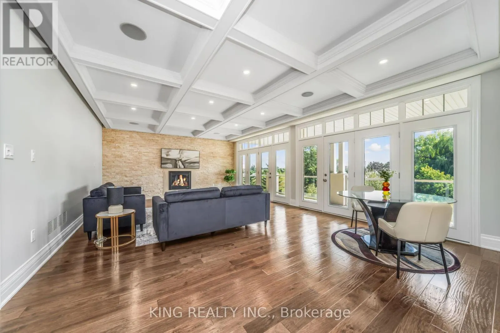 136 COASTLINE DRIVE