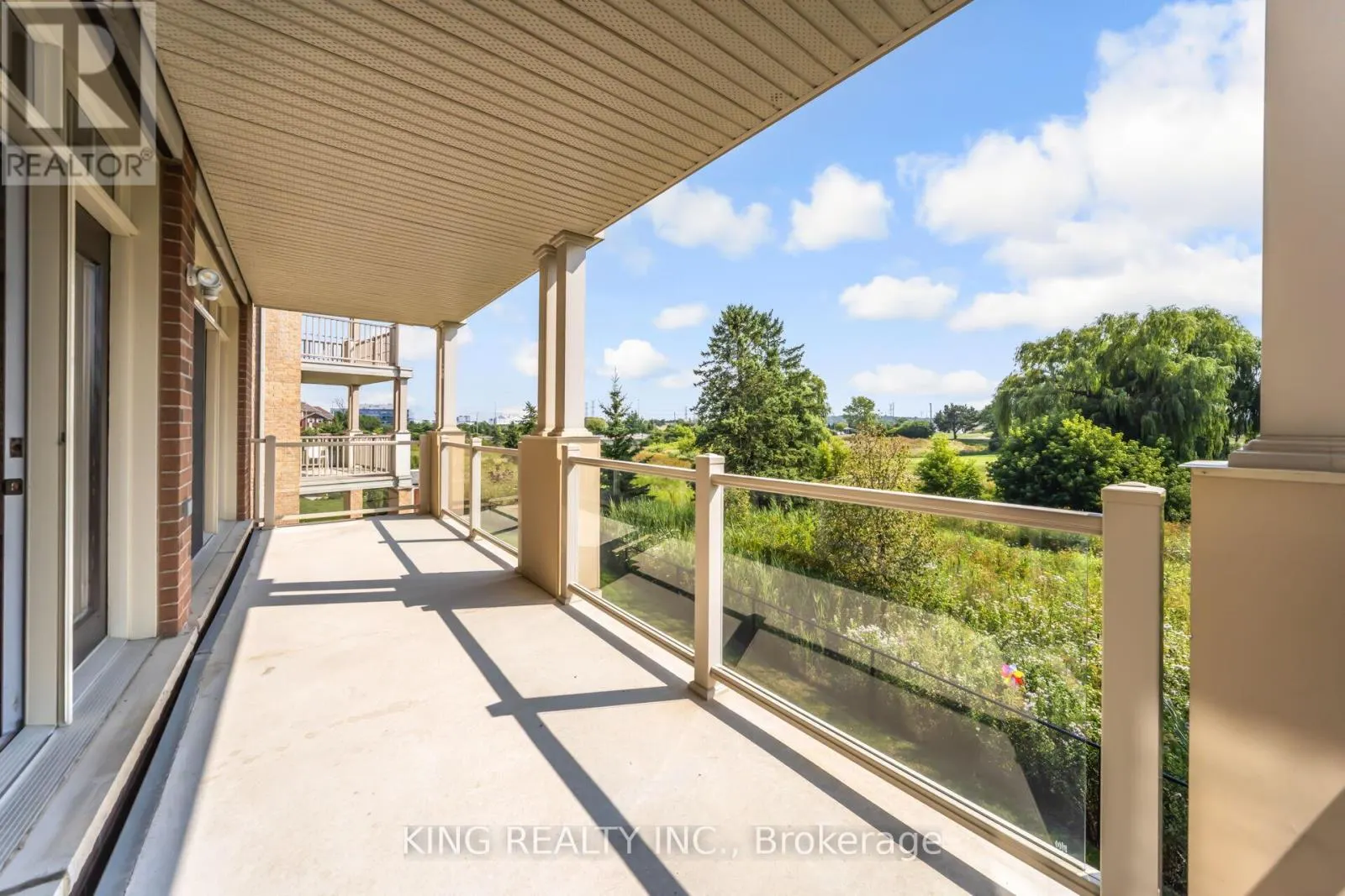 136 COASTLINE DRIVE