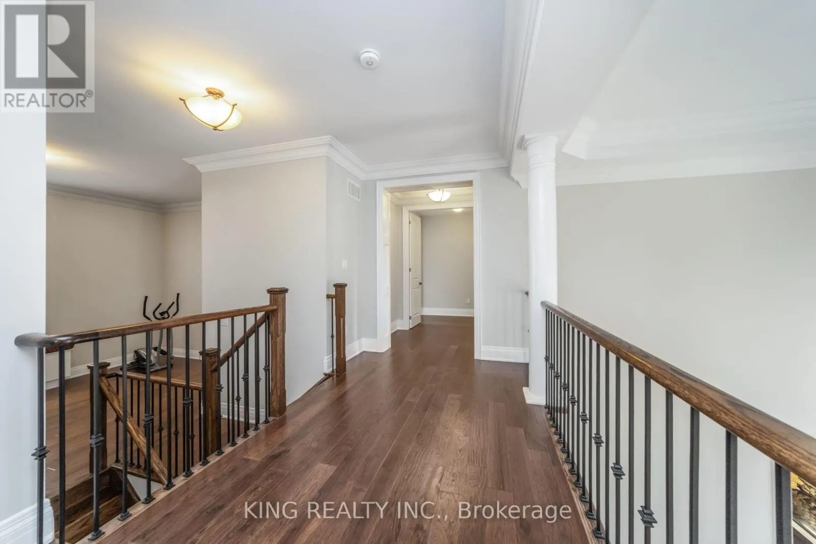 136 COASTLINE DRIVE